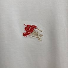 P巴宝莉25ss秋季【新品】新款贸易订单圆领长袖打底衫长袖T恤网红款!上身舒适透气,不僵硬,整体有着丰富 P巴宝莉25ss秋季【新品】新款贸易订单圆领长袖打底衫长袖T恤网红款!上身舒适透气,不僵硬,整体有着丰富