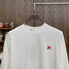 P巴宝莉25ss秋季【新品】新款贸易订单圆领长袖打底衫长袖T恤网红款!上身舒适透气,不僵硬,整体有着丰富 P巴宝莉25ss秋季【新品】新款贸易订单圆领长袖打底衫长袖T恤网红款!上身舒适透气,不僵硬,整体有着丰富