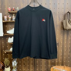 P巴宝莉25ss秋季【新品】新款贸易订单圆领长袖打底衫长袖T恤网红款!上身舒适透气,不僵硬,整体有着丰富 P巴宝莉25ss秋季【新品】新款贸易订单圆领长袖打底衫长袖T恤网红款!上身舒适透气,不僵硬,整体有着丰富