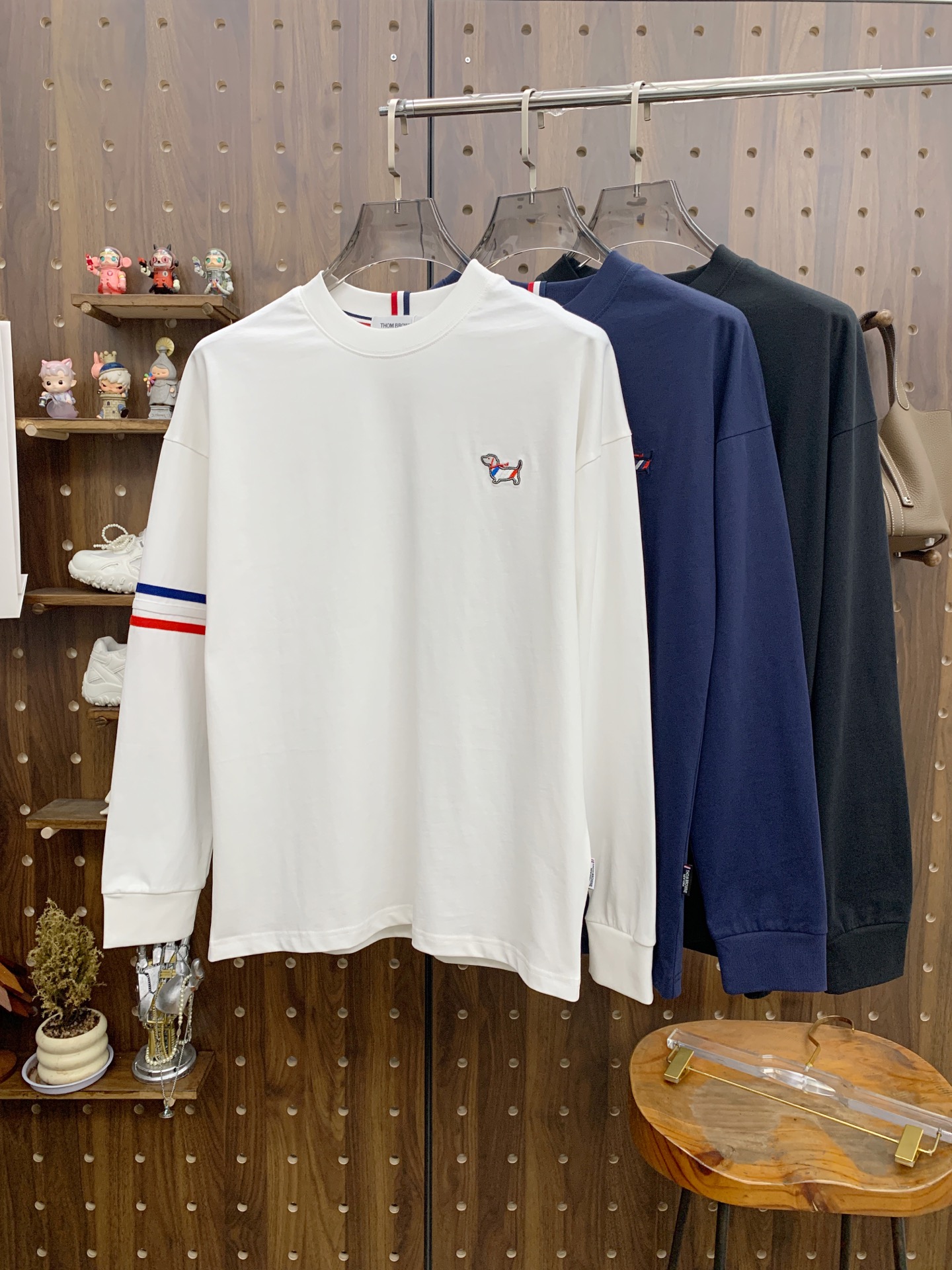 NO:572964,TB 25ss autumn [new product] new trade order round neck long-sleeved bottoming shirt long-sleeved T-shirt internet celebrity style!  The upper body is comfortable and breathable, not stiff, and the whole body has a rich three-dimensional sense. It is a high-quality export order that meets the simple needs of commuters. The upper body effect is very good, slimming, and not picky about the figure. The fabric workmanship... is impeccable. Only good craftsmanship and good fabrics can make you wear a good taste. A must-have item. Size M-3XL, tees, t-shirt, alexander wang19860909TB 25ss秋季【新品】新款贸易订单圆领长袖打底衫长袖T恤网红款！上身舒适透气,不僵硬,整体有着丰富的立体感,品质出口订单,满足通勤人们对于着装的简约需求,上身效果很好,显瘦,不挑剔身材.面料做工....无可挑剔,好工艺好面料才能穿出好品味一款,人手必备单品 码数M-3XL,,tees，t-shirt,alexander wang,Men's clothing