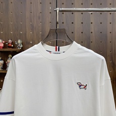 PTB 25ss秋季【新品】新款贸易订单圆领长袖打底衫长袖T恤网红款!上身舒适透气,不僵硬,整体有着丰富 PTB 25ss秋季【新品】新款贸易订单圆领长袖打底衫长袖T恤网红款!上身舒适透气,不僵硬,整体有着丰富