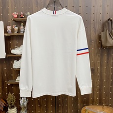 PTB 25ss秋季【新品】新款贸易订单圆领长袖打底衫长袖T恤网红款!上身舒适透气,不僵硬,整体有着丰富 PTB 25ss秋季【新品】新款贸易订单圆领长袖打底衫长袖T恤网红款!上身舒适透气,不僵硬,整体有着丰富