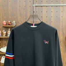 PTB 25ss秋季【新品】新款贸易订单圆领长袖打底衫长袖T恤网红款!上身舒适透气,不僵硬,整体有着丰富 PTB 25ss秋季【新品】新款贸易订单圆领长袖打底衫长袖T恤网红款!上身舒适透气,不僵硬,整体有着丰富