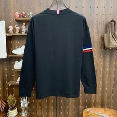 PTB 25ss秋季【新品】新款贸易订单圆领长袖打底衫长袖T恤网红款!上身舒适透气,不僵硬,整体有着丰富 PTB 25ss秋季【新品】新款贸易订单圆领长袖打底衫长袖T恤网红款!上身舒适透气,不僵硬,整体有着丰富