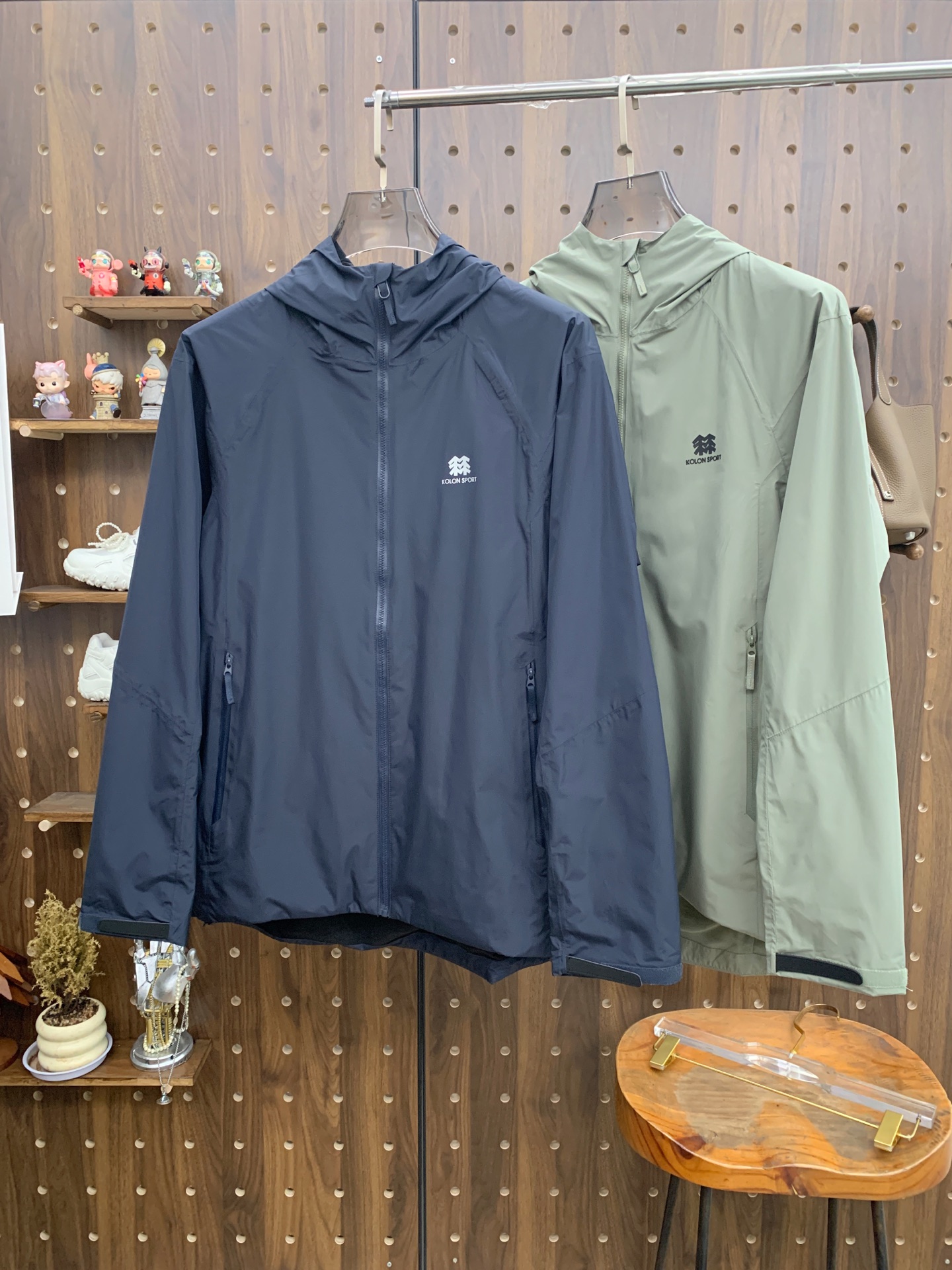 NO:530901,Kelong 25ss early autumn [new product] windbreaker jacket jacket popular, autumn and winter counter new casual and fashionable jacket jacket!  Super avant-garde design style, delicate and comfortable, very light and not easy to wrinkle. Multiple craftsmanship The overall design is quite visual, the upper body is casual and stylish, with a certain degree of clarity, absolutely recommended to be at the most cutting-edge fashion temperament, a must-have for urban casualness. S-2xl,, jackets & coats, jackets & coats, alexander wang19860909可隆25ss早秋【新品】风衣夹克外套爆款 秋冬专柜新款休闲时尚夹克外套！超前卫设计风格 细腻舒适 穿着非常轻便不易起皱.多重重工艺 整体的设计颇具视觉感,上身休闲有型,有一定的挺括度,绝对走在时尚最尖端的气质感推荐,都市休闲必备.码数S-2xl,,jackets & coats,jackets & coats,alexander wang,Men's clothing