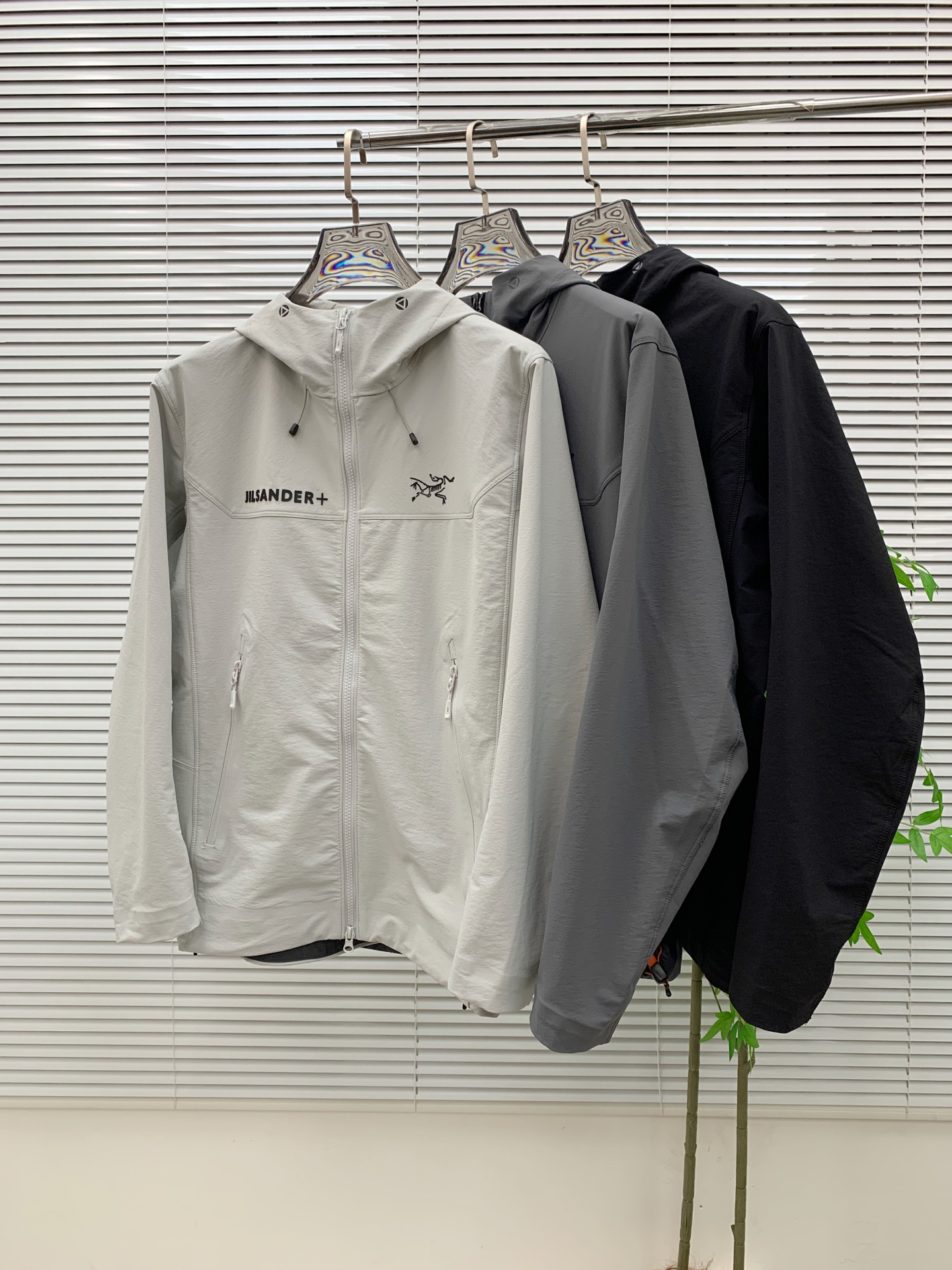 NO:538432,Archaeoptera Bird 25ss Early Autumn [New Product] Trench coat jacket popular, autumn and winter counter new casual and fashionable jacket!  Super avant-garde design style, delicate and comfortable, very light and not easy to wrinkle. Multiple craftsmanship The overall design is quite visual, the upper body is casual and stylish, with a certain degree of clarity, absolutely recommended to be at the most cutting-edge fashion temperament, a must-have for urban casualness. S-2xl, arc'teryx, jackets & coats, jackets & coats, alexander wang19860909始祖鸟25ss早秋【新品】风衣夹克外套爆款 秋冬专柜新款休闲时尚夹克外套！超前卫设计风格 细腻舒适 穿着非常轻便不易起皱.多重重工艺 整体的设计颇具视觉感,上身休闲有型,有一定的挺括度,绝对走在时尚最尖端的气质感推荐,都市休闲必备.码数S-2xl,arc'teryx,jackets & coats,jackets & coats,alexander wang,Men's clothing