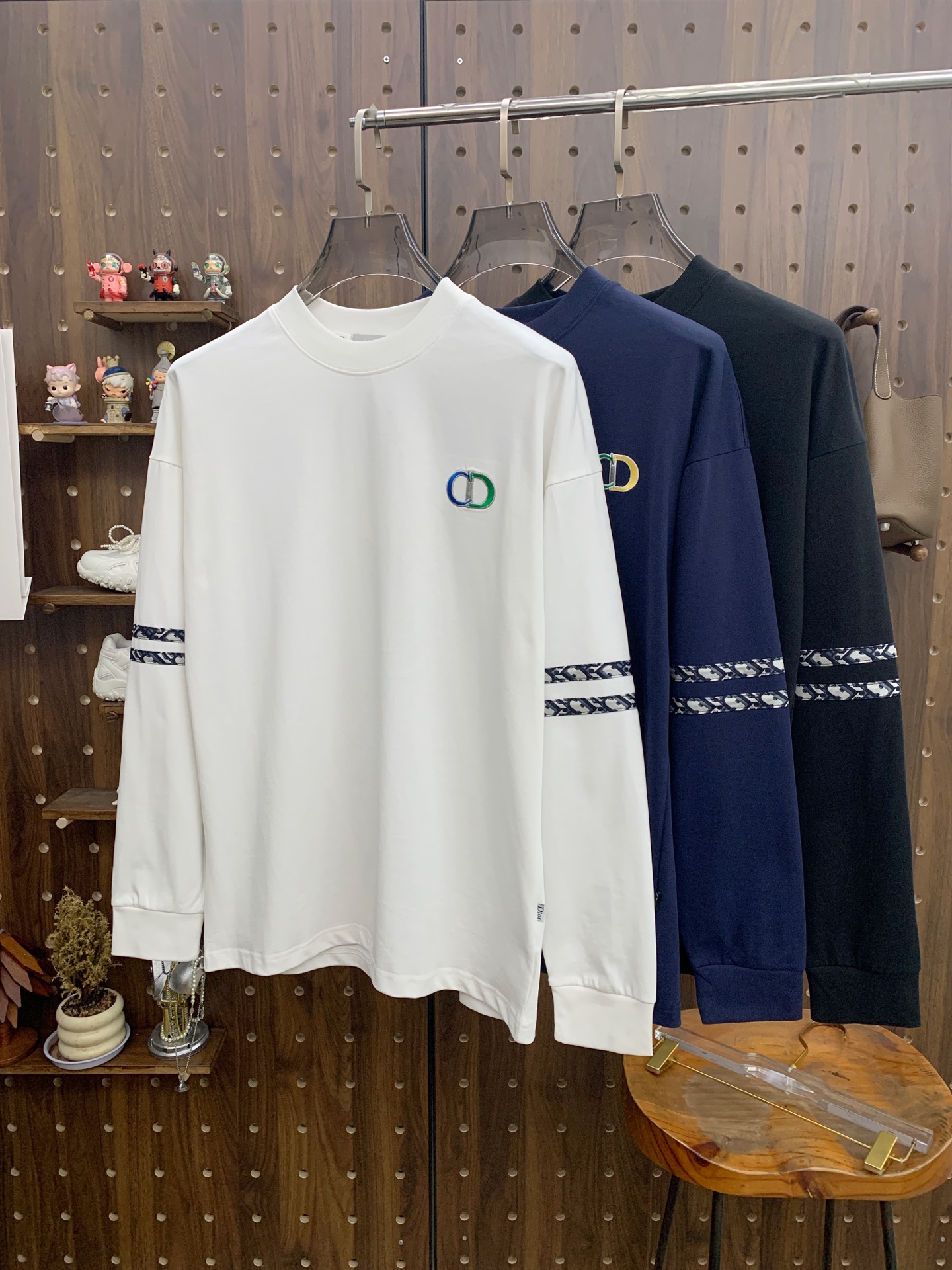 NO:532150,Dior 25ss autumn [new product] new trade order round neck long sleeve base shirt long sleeve T-shirt internet celebrity style!  The upper body is comfortable and breathable, not stiff, and has a rich three-dimensional sense overall. Its quality export orders meet the simple needs of commuters for dress. The upper body is very effective, it looks slim and does not picky about the figure. The fabric workmanship... Improper, good craftsmanship can make you look good and tasteful. A must-have item for people with codes M-3XL,,dior,tees,t-shirt,alexander wang19860909迪奥25ss秋季【新品】新款贸易订单圆领长袖打底衫长袖T恤网红款！上身舒适透气,不僵硬,整体有着丰富的立体感,品质出口订单,满足通勤人们对于着装的简约需求,上身效果很好,显瘦,不挑剔身材.面料做工....无可挑剔,好工艺好面料才能穿出好品味一款,人手必备单品 码数M-3XL,,dior,tees，t-shirt,alexander wang,Men's clothing