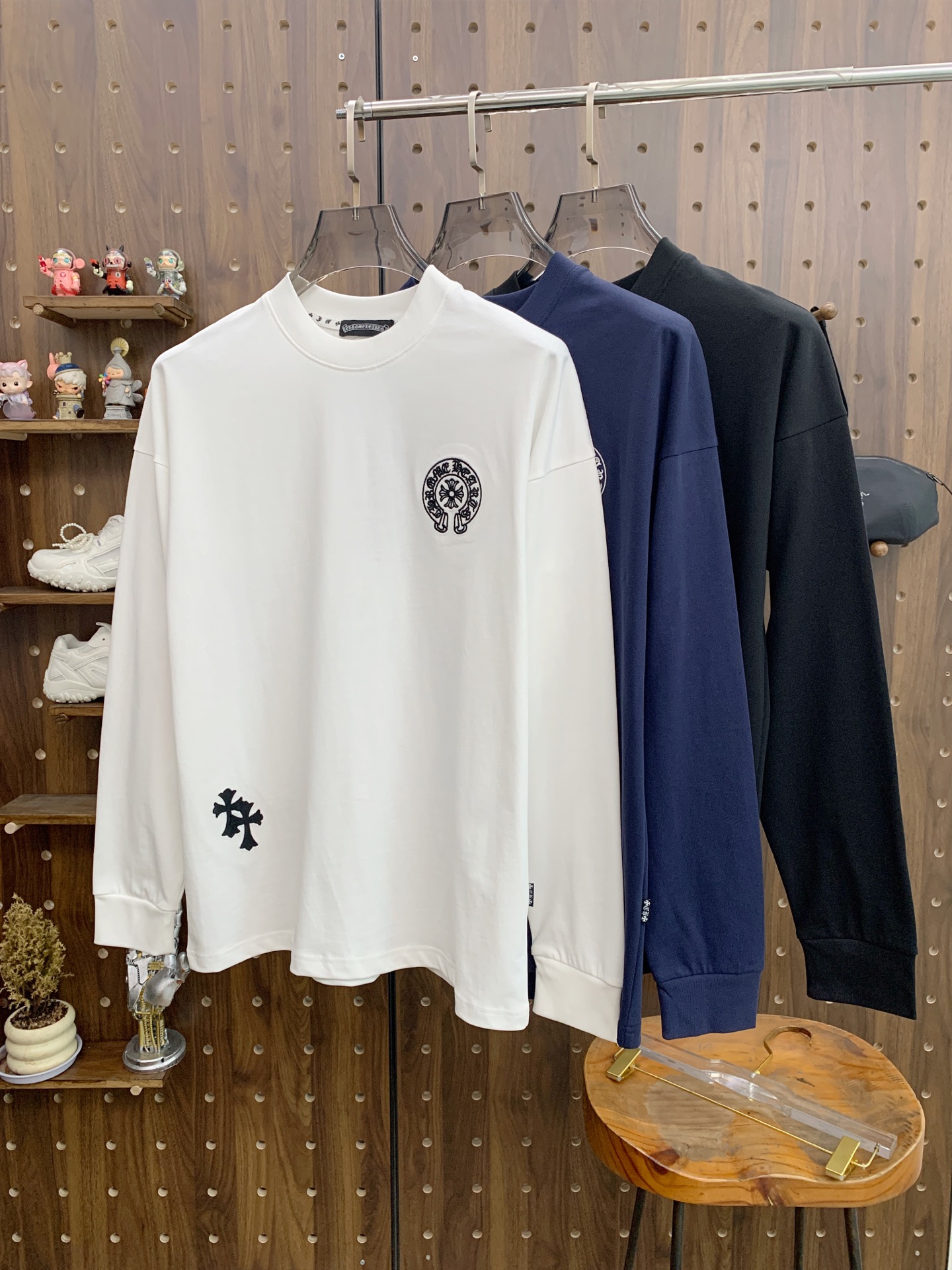 NO:532136,Croxin 25ss autumn [new product] new trade order round neck long sleeve base shirt long sleeve T-shirt internet celebrity style!  The upper body is comfortable and breathable, not stiff, and the overall three-dimensional sense is rich. The quality export orders meet the simple needs of commuters for dressing. The upper body is very effective, it looks slim and does not picky about the figure. The fabric workmanship... Improper, good craftsmanship can make you look good and tasteful, a must-have item for people with codes M-3XL, chrome hearts, tees, t-shirt, alexander wang19860909克罗心25ss秋季【新品】新款贸易订单圆领长袖打底衫长袖T恤网红款！上身舒适透气,不僵硬,整体有着丰富的立体感,品质出口订单,满足通勤人们对于着装的简约需求,上身效果很好,显瘦,不挑剔身材.面料做工....无可挑剔,好工艺好面料才能穿出好品味一款,人手必备单品 码数M-3XL,,chrome hearts,tees，t-shirt,alexander wang,Men's clothing