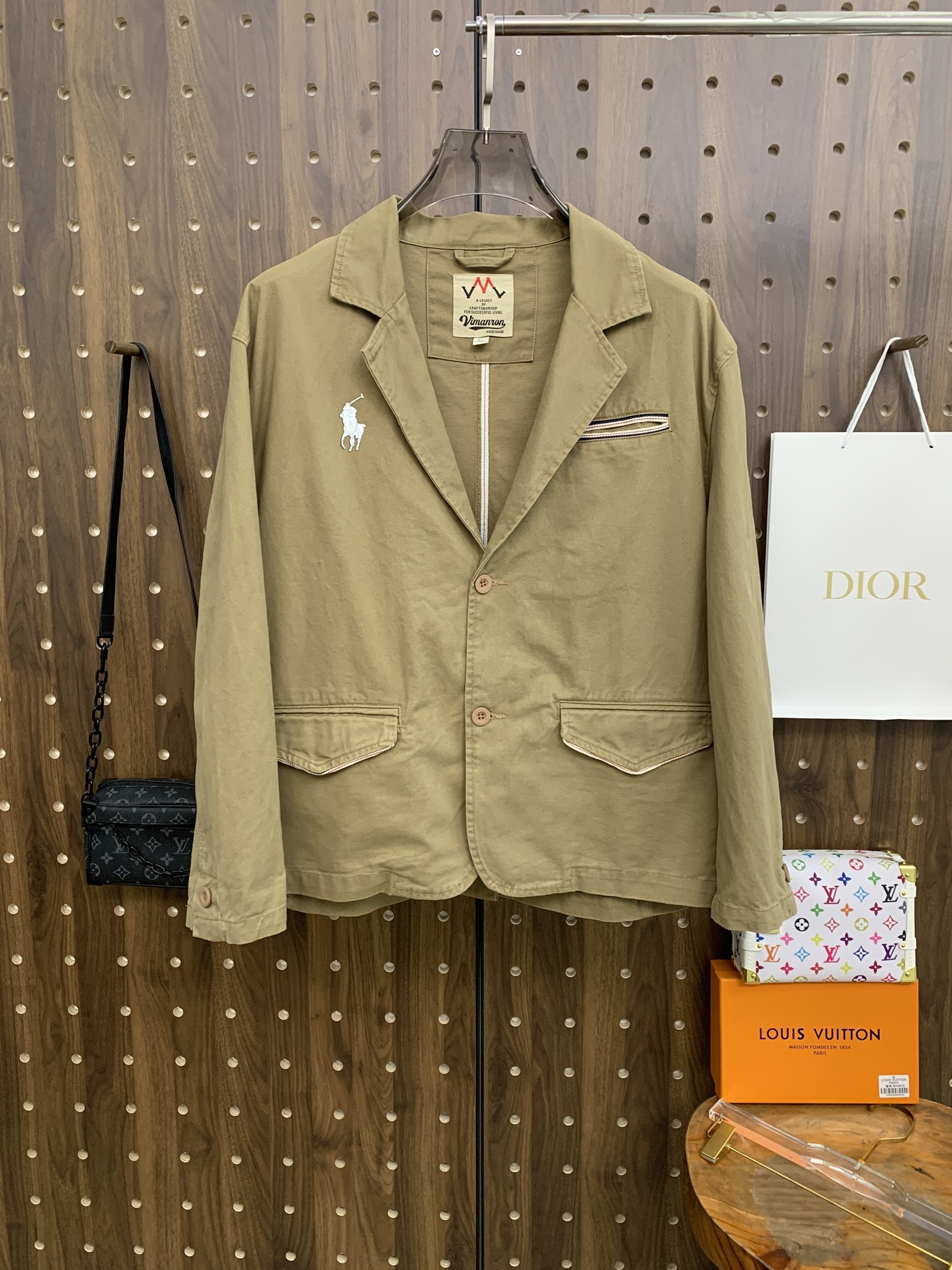 NO:598550,The same [new product] is on sale on Paul’s official website!  2025 early autumn new men's jackets and denim jackets, original three-standard high-end version!  Custom-made fabrics at the counter are highly breathable and comfortable, with impeccable details and brand element design concepts, reflecting high quality. It feels delicate and soft!  It presents a casual cut and the upper body shape is awesome!  Size M-2XL,,jackets & coats,jackets & coats,alexander wang19860909保罗官网同款【新品】发售！2025早秋新款男士夹克牛仔外套,原单三标齐全高端版本！专柜定制面料 透气舒适度高,细节无可挑剔,品牌元素设计理念,体现高品质.手感细腻柔软！呈现休闲裁剪,上身版型超赞！码数M-2XL,,jackets & coats,jackets & coats,alexander wang,Men's clothing