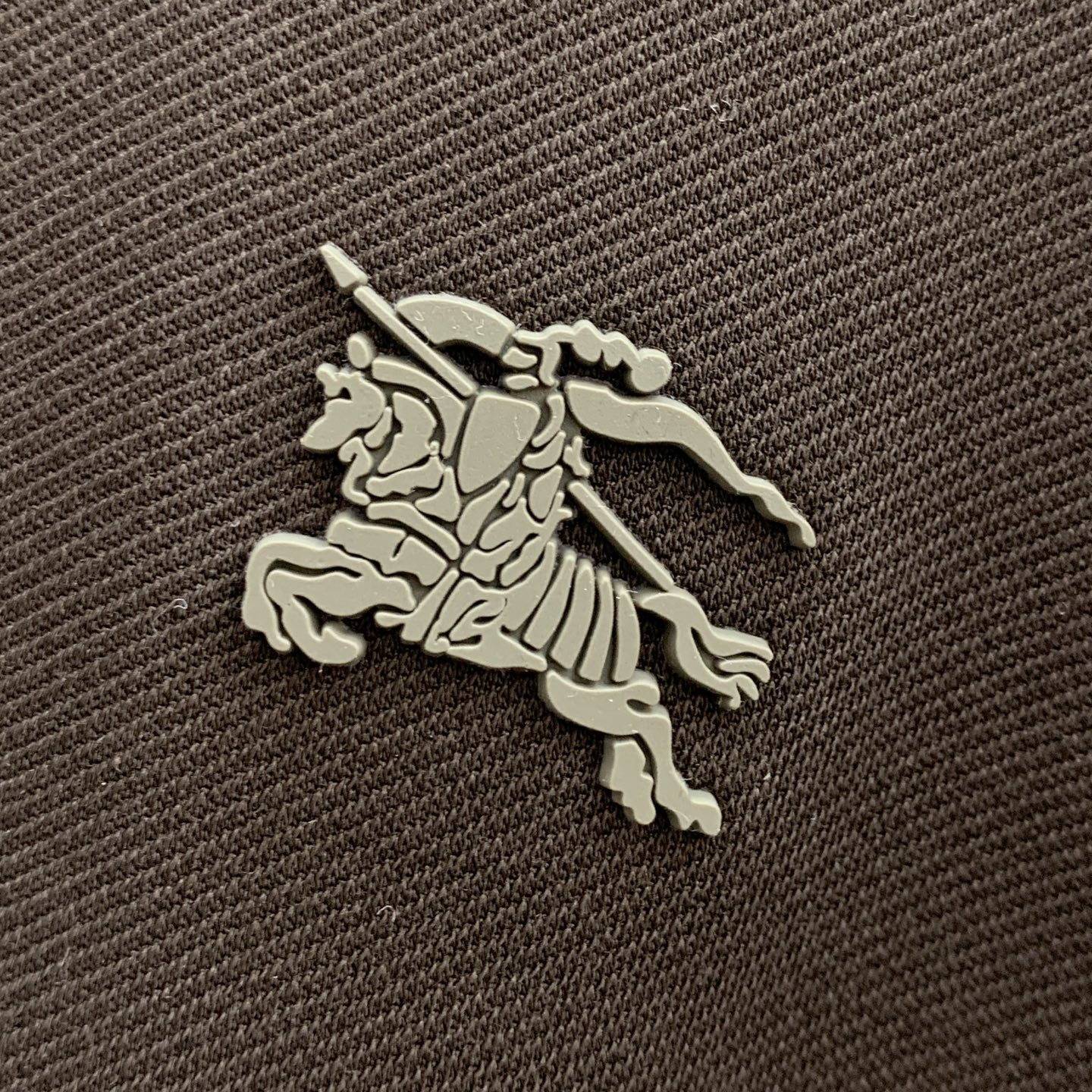P195💰巴宝莉秋冬25SS【新品】新款长袖翻领T恤polo，最高版本客供定制高端朱地面料简单时尚款，拼色螺纹超级好看！经典logo简单大方的款式！满满的高级感，四季可穿。简欧风格💎官网在售码数：M-3XL！