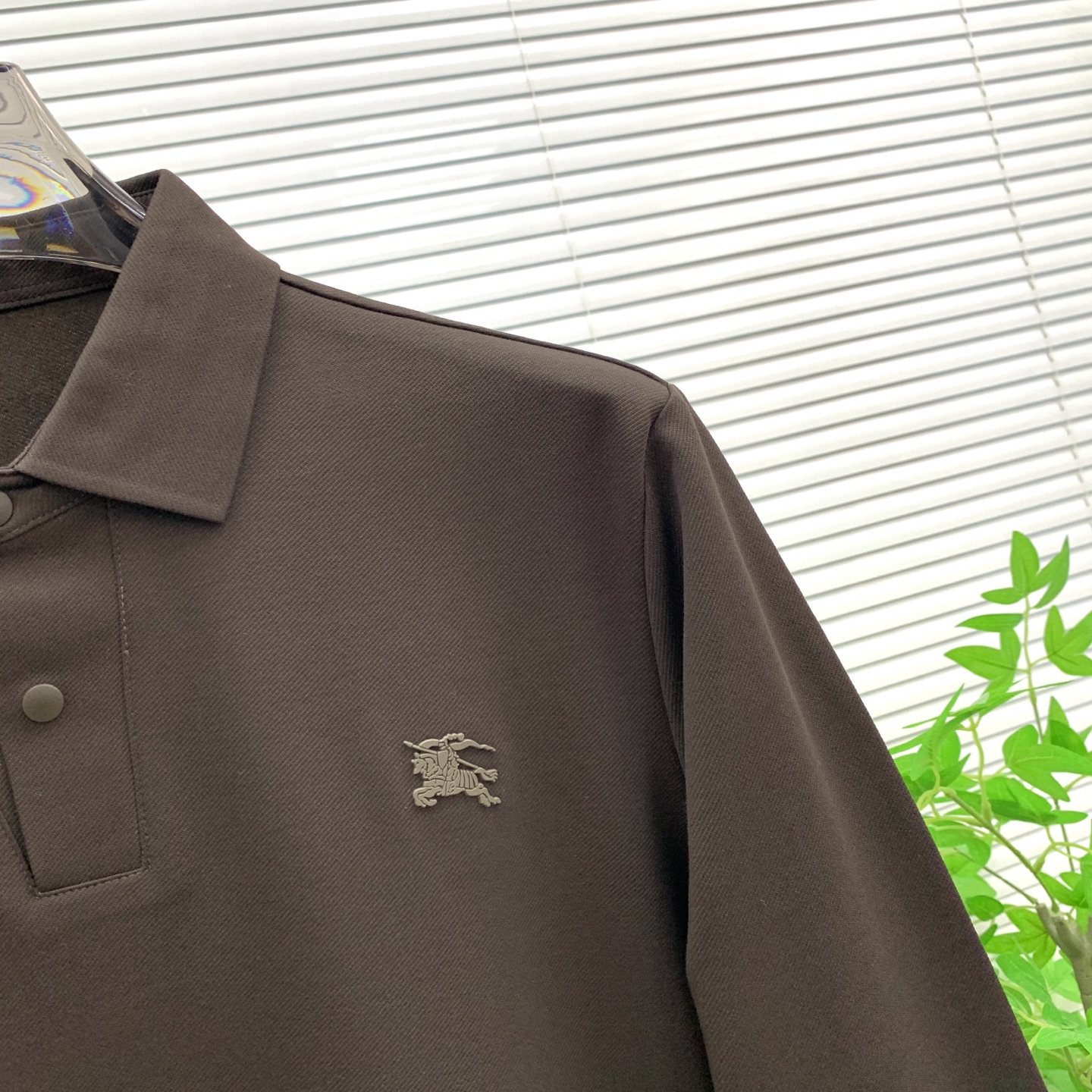 P195💰巴宝莉秋冬25SS【新品】新款长袖翻领T恤polo，最高版本客供定制高端朱地面料简单时尚款，拼色螺纹超级好看！经典logo简单大方的款式！满满的高级感，四季可穿。简欧风格💎官网在售码数：M-3XL！