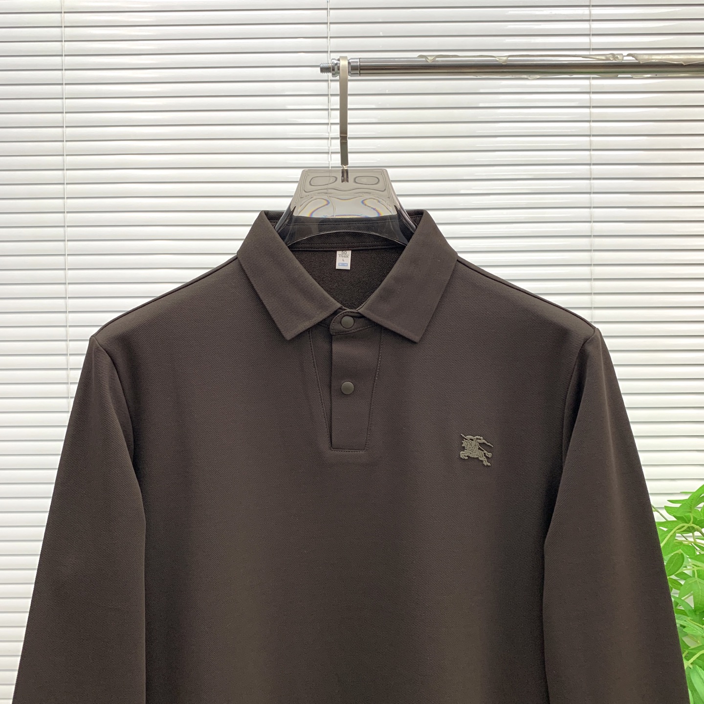 P195💰巴宝莉秋冬25SS【新品】新款长袖翻领T恤polo，最高版本客供定制高端朱地面料简单时尚款，拼色螺纹超级好看！经典logo简单大方的款式！满满的高级感，四季可穿。简欧风格💎官网在售码数：M-3XL！