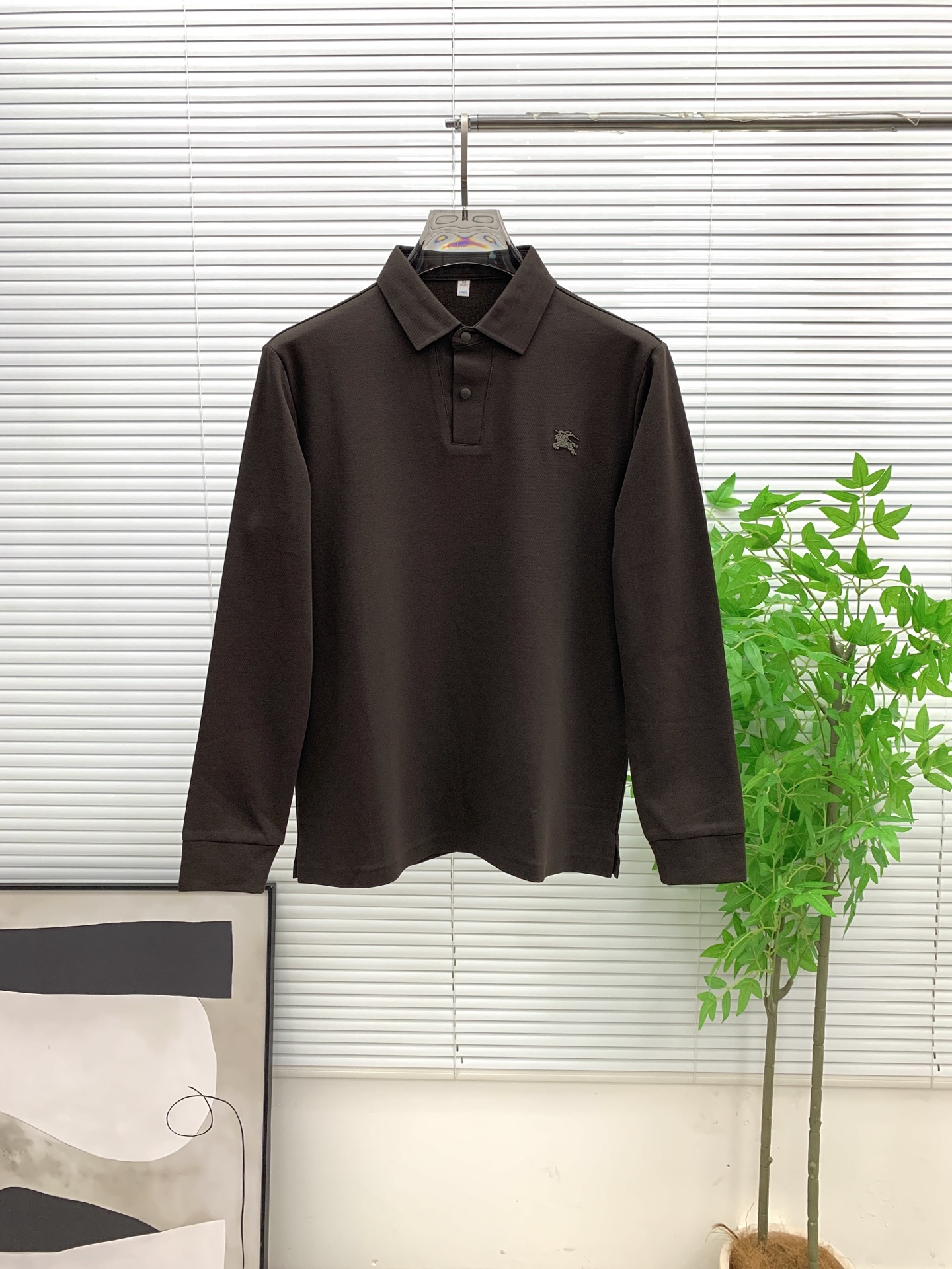 P195💰巴宝莉秋冬25SS【新品】新款长袖翻领T恤polo，最高版本客供定制高端朱地面料简单时尚款，拼色螺纹超级好看！经典logo简单大方的款式！满满的高级感，四季可穿。简欧风格💎官网在售码数：M-3XL！