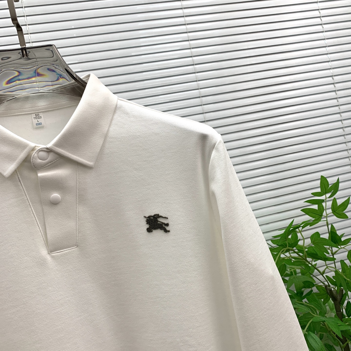 P195💰巴宝莉秋冬25SS【新品】新款长袖翻领T恤polo，最高版本客供定制高端朱地面料简单时尚款，拼色螺纹超级好看！经典logo简单大方的款式！满满的高级感，四季可穿。简欧风格💎官网在售码数：M-3XL！
