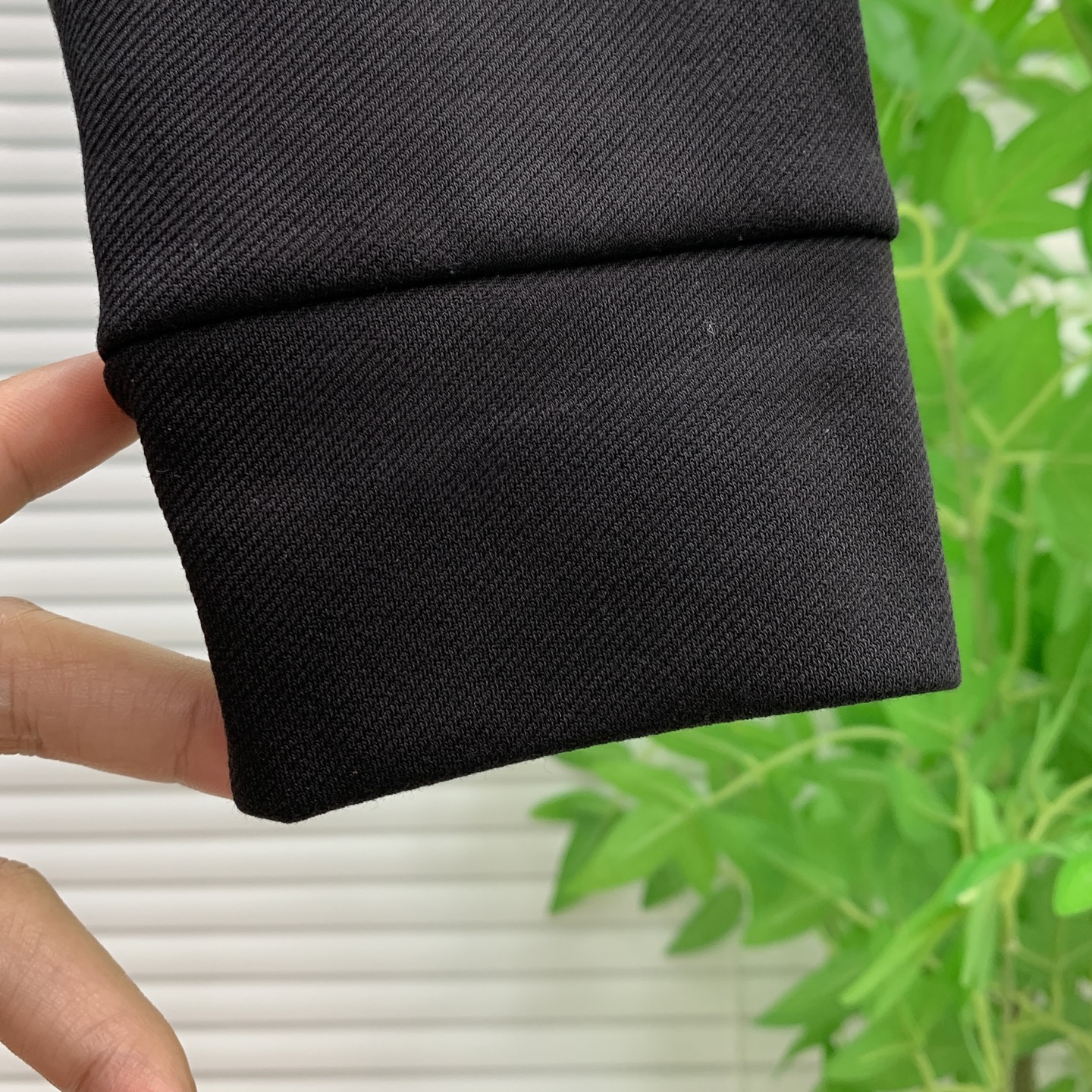 P195💰普拉达秋冬25SS【新品】新款长袖翻领T恤polo，最高版本客供定制高端朱地面料简单时尚款，拼色螺纹超级好看！经典logo简单大方的款式！满满的高级感，四季可穿。简欧风格💎官网在售码数：M-3XL！