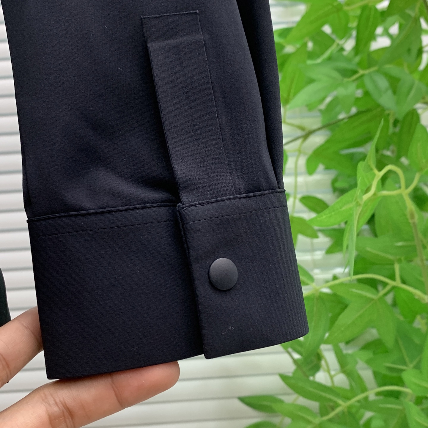 P195💰保罗秋冬25SS【新品】新款长袖翻领T恤polo，最高版本客供定制高端朱地面料简单时尚款，拼色螺纹超级好看！经典logo简单大方的款式！满满的高级感，四季可穿。简欧风格💎官网在售码数：M-3XL！