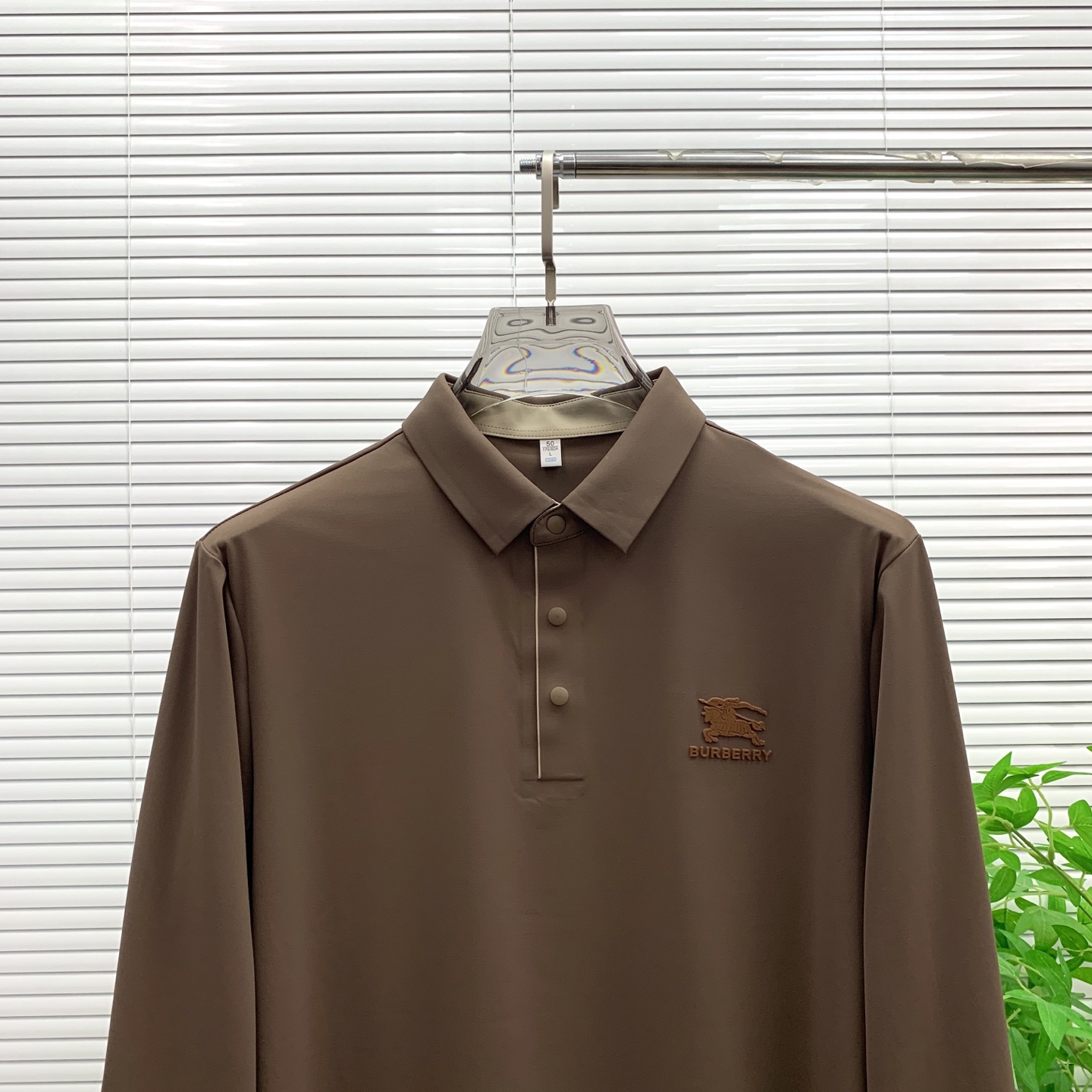 P195💰巴宝莉秋冬25SS【新品】新款长袖翻领T恤polo，最高版本客供定制高端朱地面料简单时尚款，拼色螺纹超级好看！经典logo简单大方的款式！满满的高级感，四季可穿。简欧风格💎官网在售码数：M-3XL！