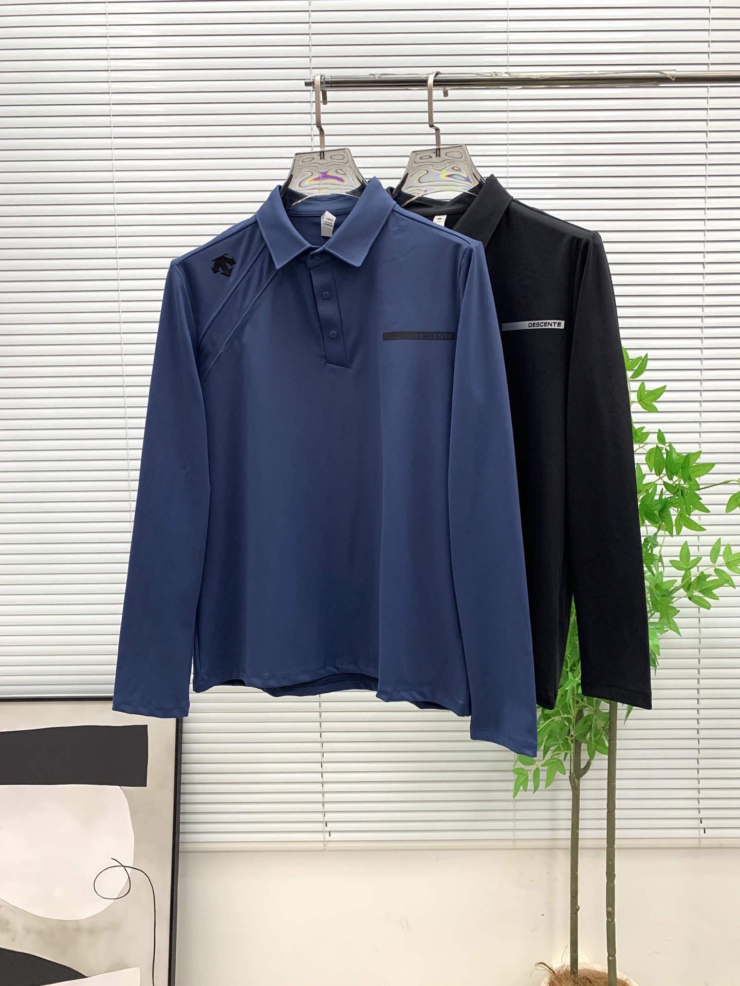 NO:572990,Descente Autumn and Winter 25SS [New Product] New long-sleeved lapel T-shirt polo, the highest version can be customized with high-end jade fabric, simple and fashionable style, the color-blocked threads are super good-looking!  Simple and elegant style with classic logo!  Full of high-end sense, can be worn in all seasons. Simple European style official website is selling sizes M-3XL, tees, t-shirts, alexander wang19860909迪桑特秋冬25SS【新品】新款长袖翻领T恤polo,最高版本客供定制高端朱地面料简单时尚款,拼色螺纹超级好看！经典logo简单大方的款式！满满的高级感,四季可穿.简欧风格官网在售码数M-3XL,,tees，t-shirt,alexander wang,Men's clothing