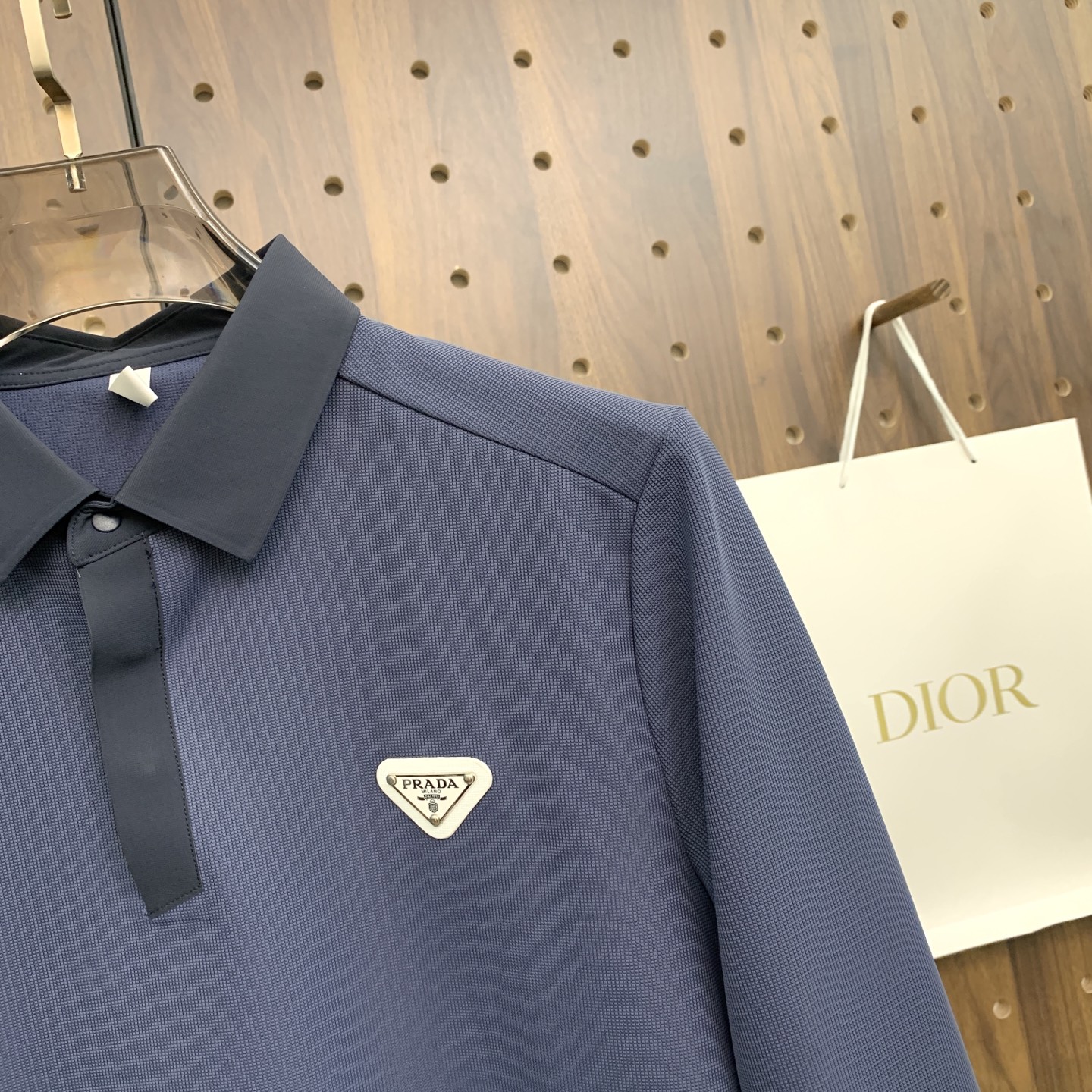 🌾P普拉达秋冬25SS【新品】新款长袖翻领T恤Polo，最高版本客供定制高端朱地面料简单时尚款，拼色螺纹