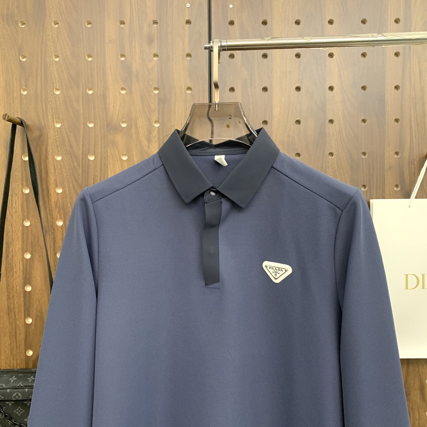 🌾P普拉达秋冬25SS【新品】新款长袖翻领T恤Polo，最高版本客供定制高端朱地面料简单时尚款，拼色螺纹