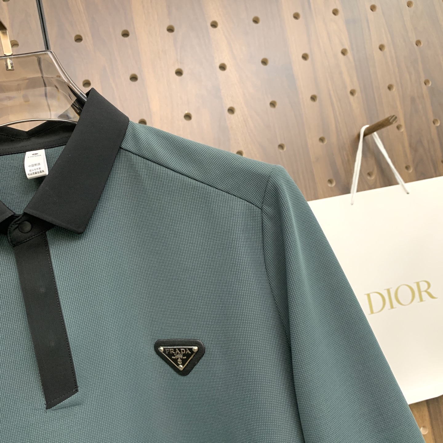 🌾P普拉达秋冬25SS【新品】新款长袖翻领T恤Polo，最高版本客供定制高端朱地面料简单时尚款，拼色螺纹