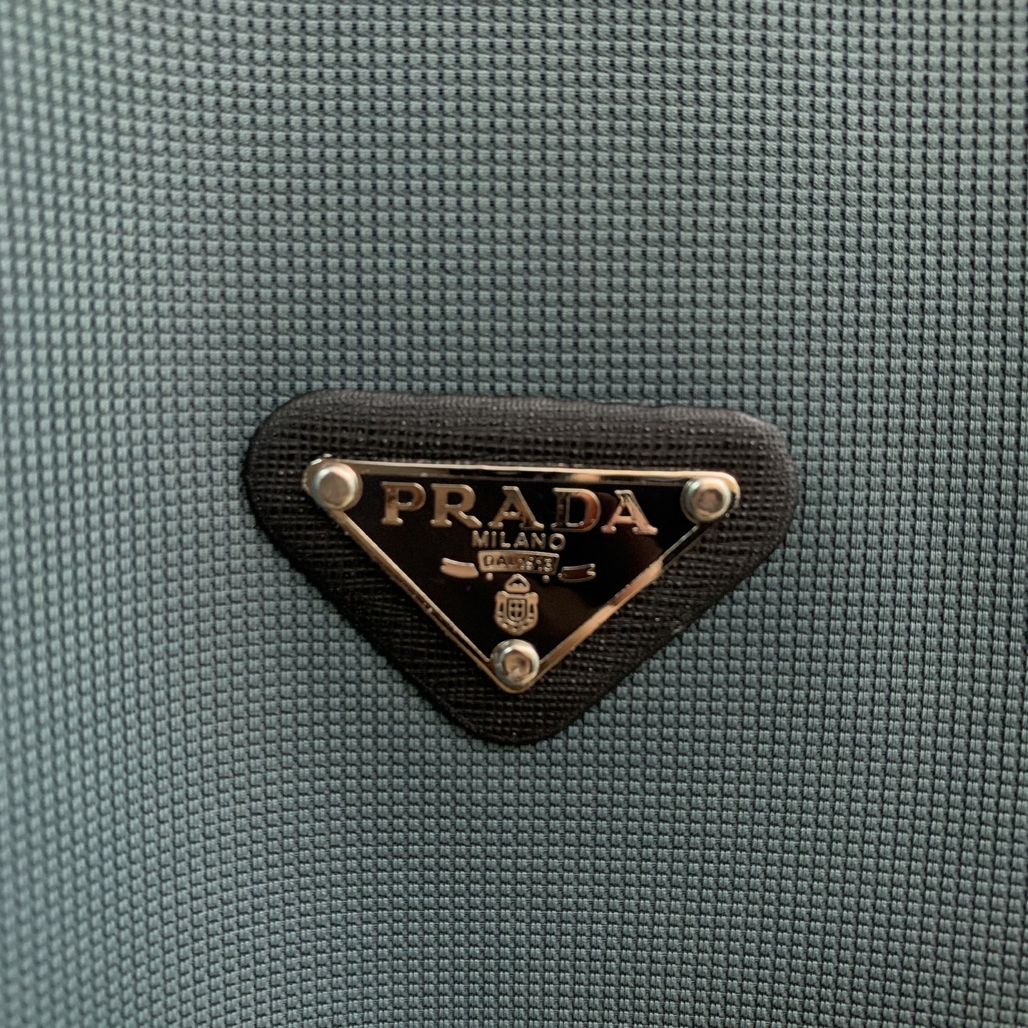 🌾P普拉达秋冬25SS【新品】新款长袖翻领T恤Polo，最高版本客供定制高端朱地面料简单时尚款，拼色螺纹