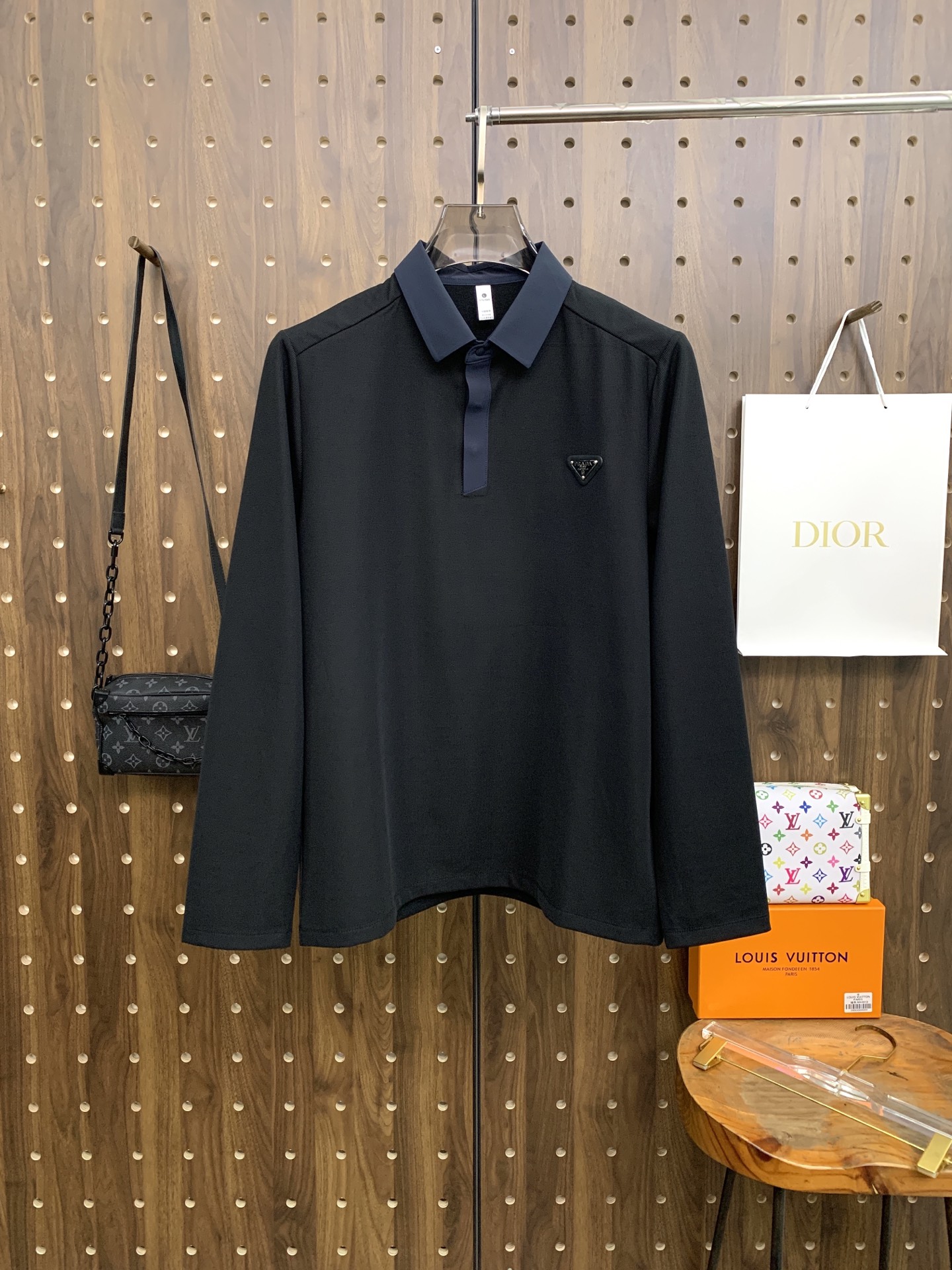 🌾P普拉达秋冬25SS【新品】新款长袖翻领T恤Polo，最高版本客供定制高端朱地面料简单时尚款，拼色螺纹