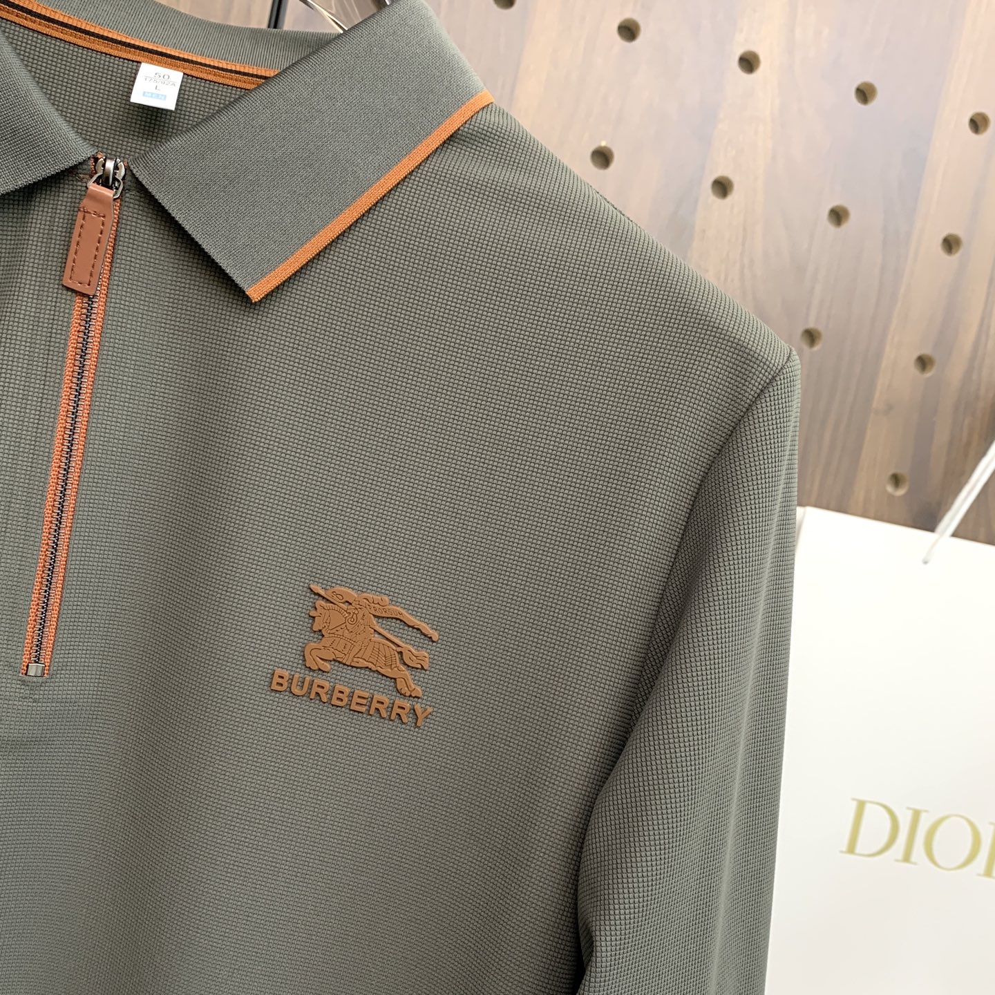 🌾P巴宝莉秋冬25SS【新品】新款长袖翻领T恤Polo，最高版本客供定制高端朱地面料简单时尚款，拼色螺纹