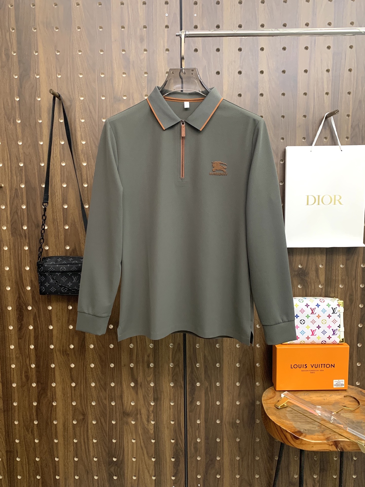 🌾P巴宝莉秋冬25SS【新品】新款长袖翻领T恤Polo，最高版本客供定制高端朱地面料简单时尚款，拼色螺纹