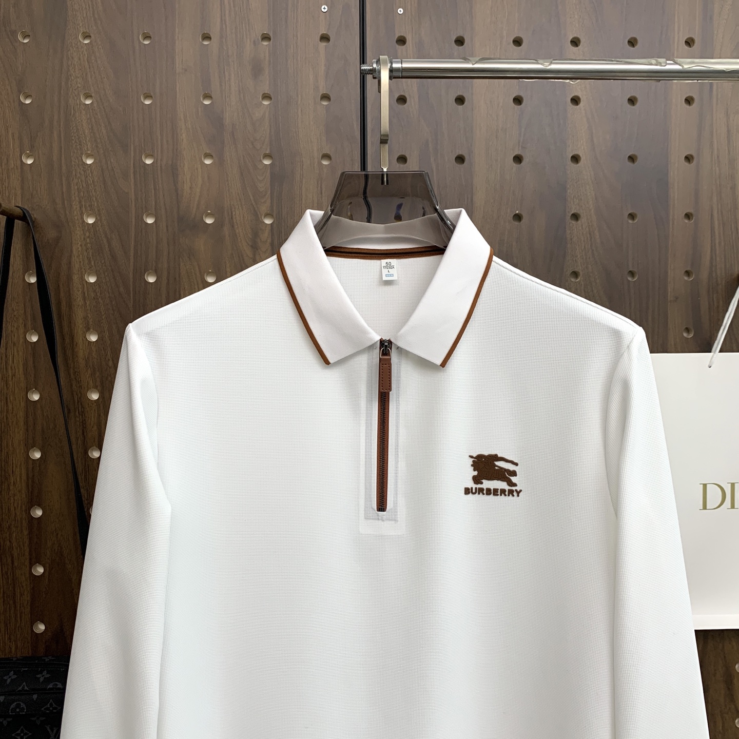 🌾P巴宝莉秋冬25SS【新品】新款长袖翻领T恤Polo，最高版本客供定制高端朱地面料简单时尚款，拼色螺纹