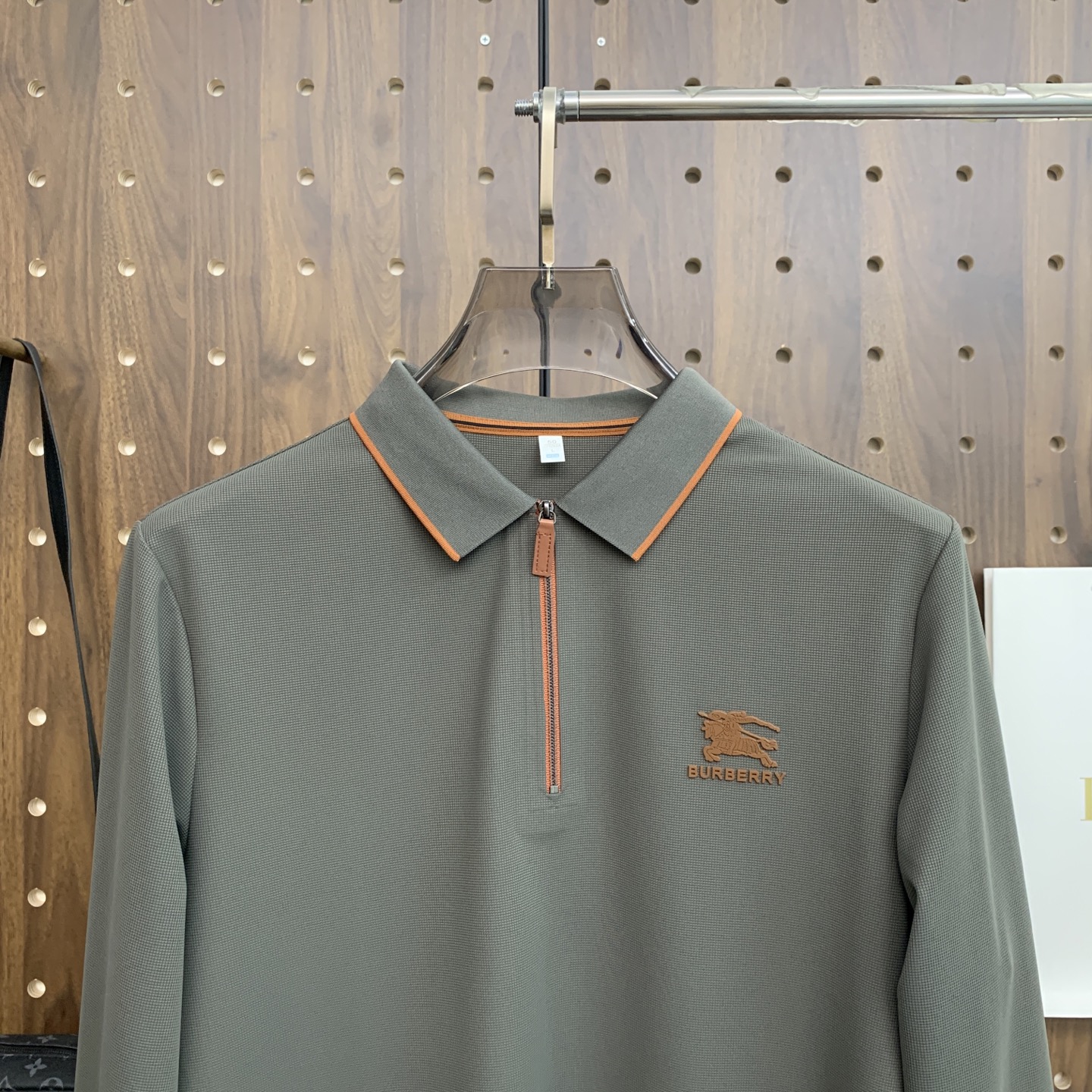 🌾P巴宝莉秋冬25SS【新品】新款长袖翻领T恤Polo，最高版本客供定制高端朱地面料简单时尚款，拼色螺纹