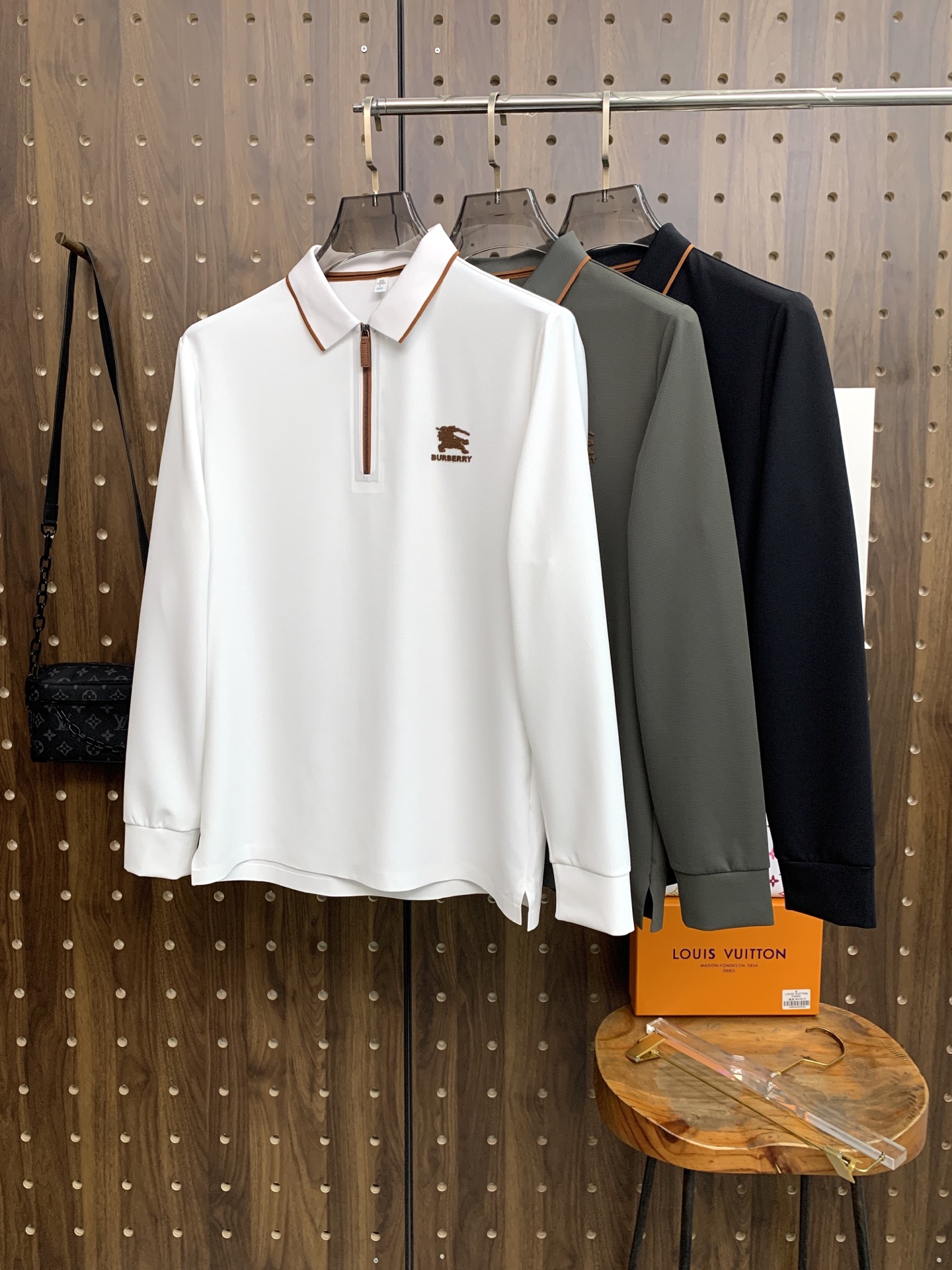 🌾P巴宝莉秋冬25SS【新品】新款长袖翻领T恤Polo，最高版本客供定制高端朱地面料简单时尚款，拼色螺纹