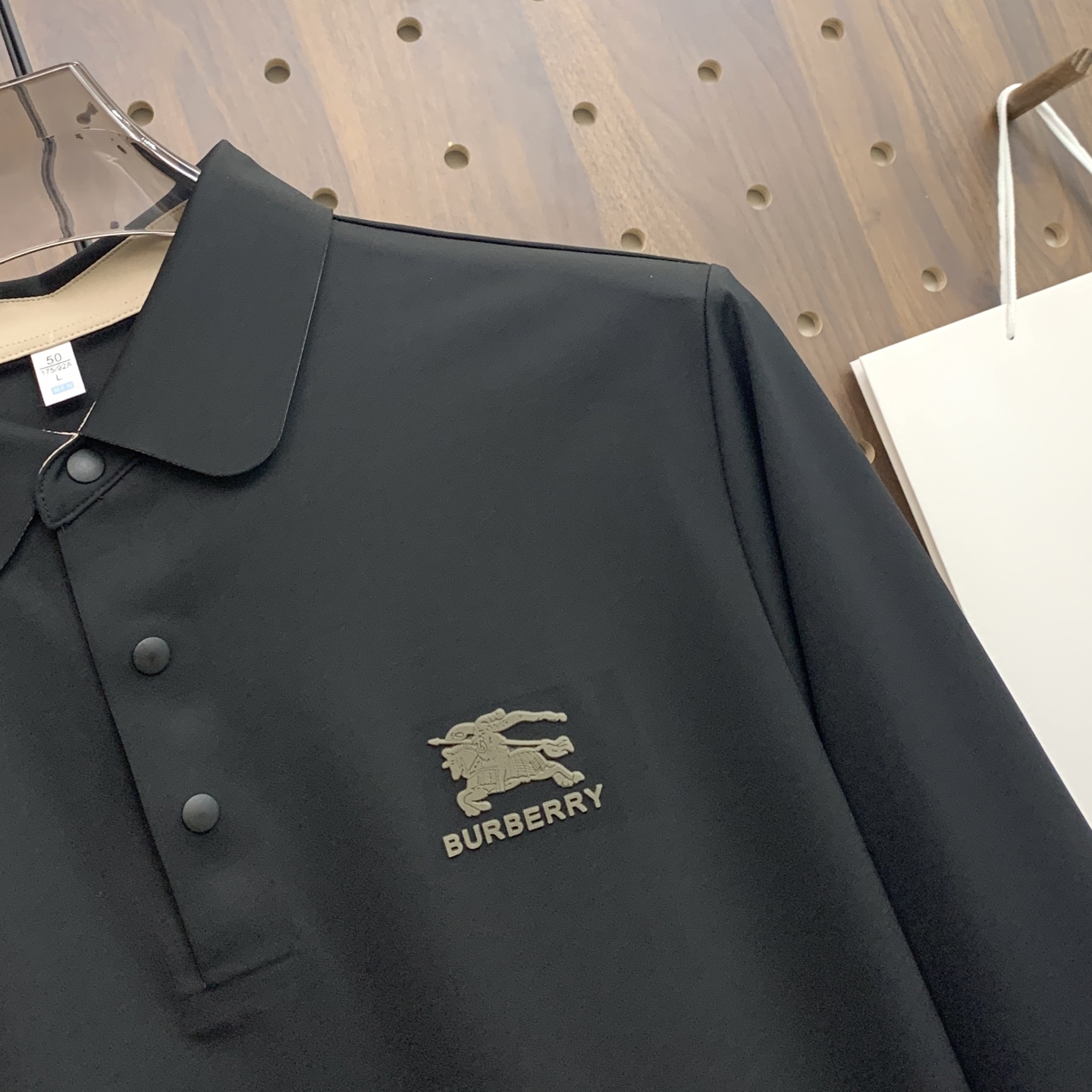 🌾P巴宝莉秋冬25SS【新品】新款长袖翻领T恤Polo，最高版本客供定制高端朱地面料简单时尚款，拼色螺纹