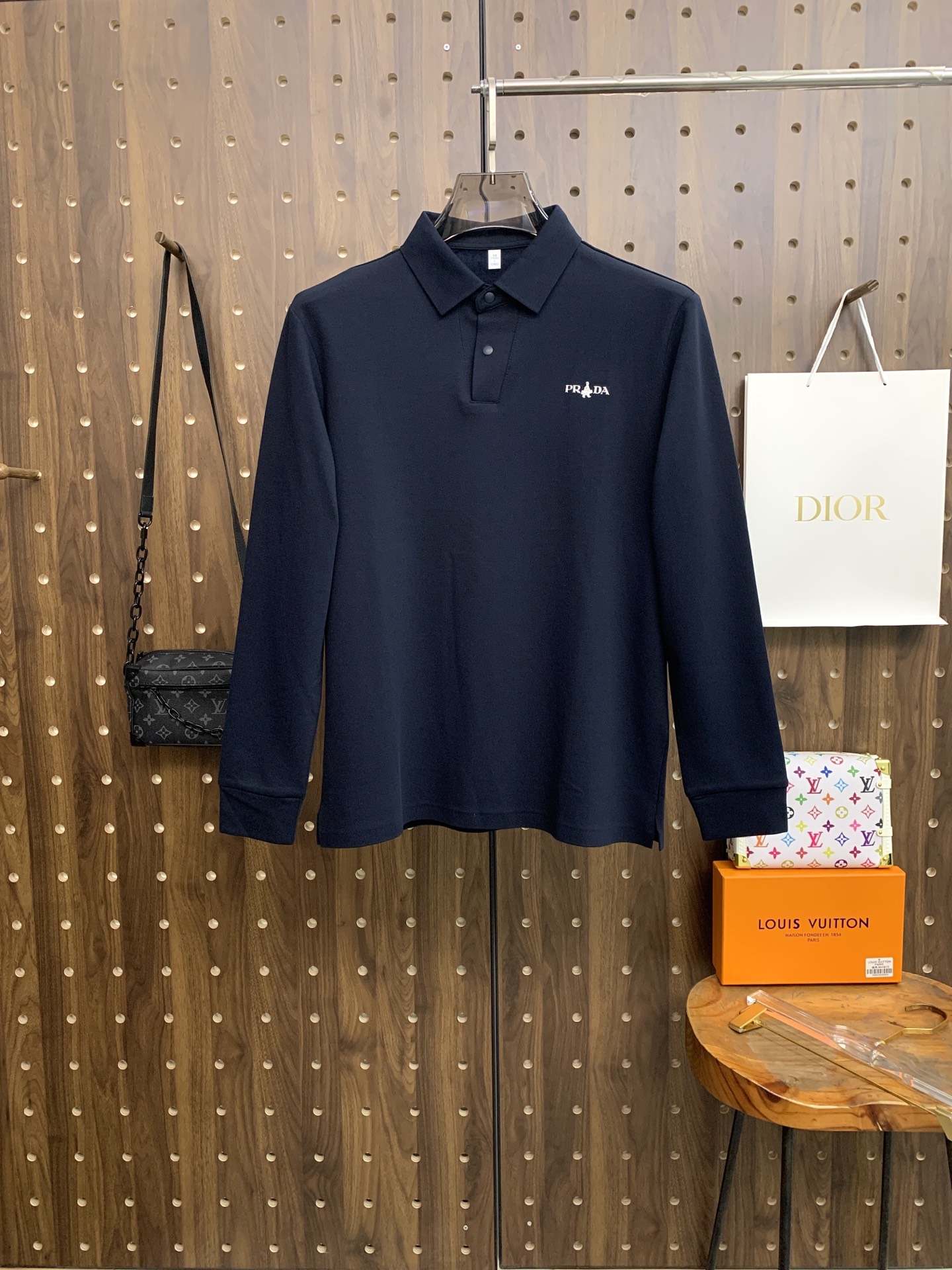 🌾P普拉达秋冬25SS【新品】新款长袖翻领T恤Polo，最高版本客供定制高端朱地面料简单时尚款，拼色螺纹