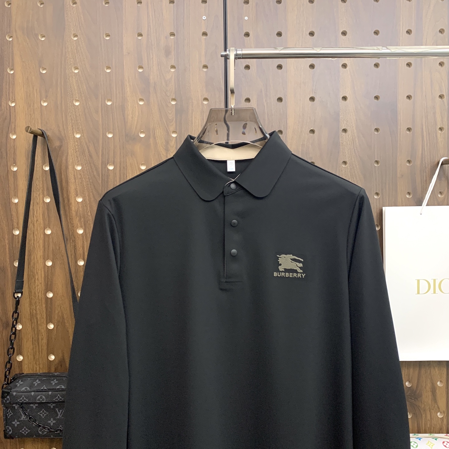 🌾P巴宝莉秋冬25SS【新品】新款长袖翻领T恤Polo，最高版本客供定制高端朱地面料简单时尚款，拼色螺纹