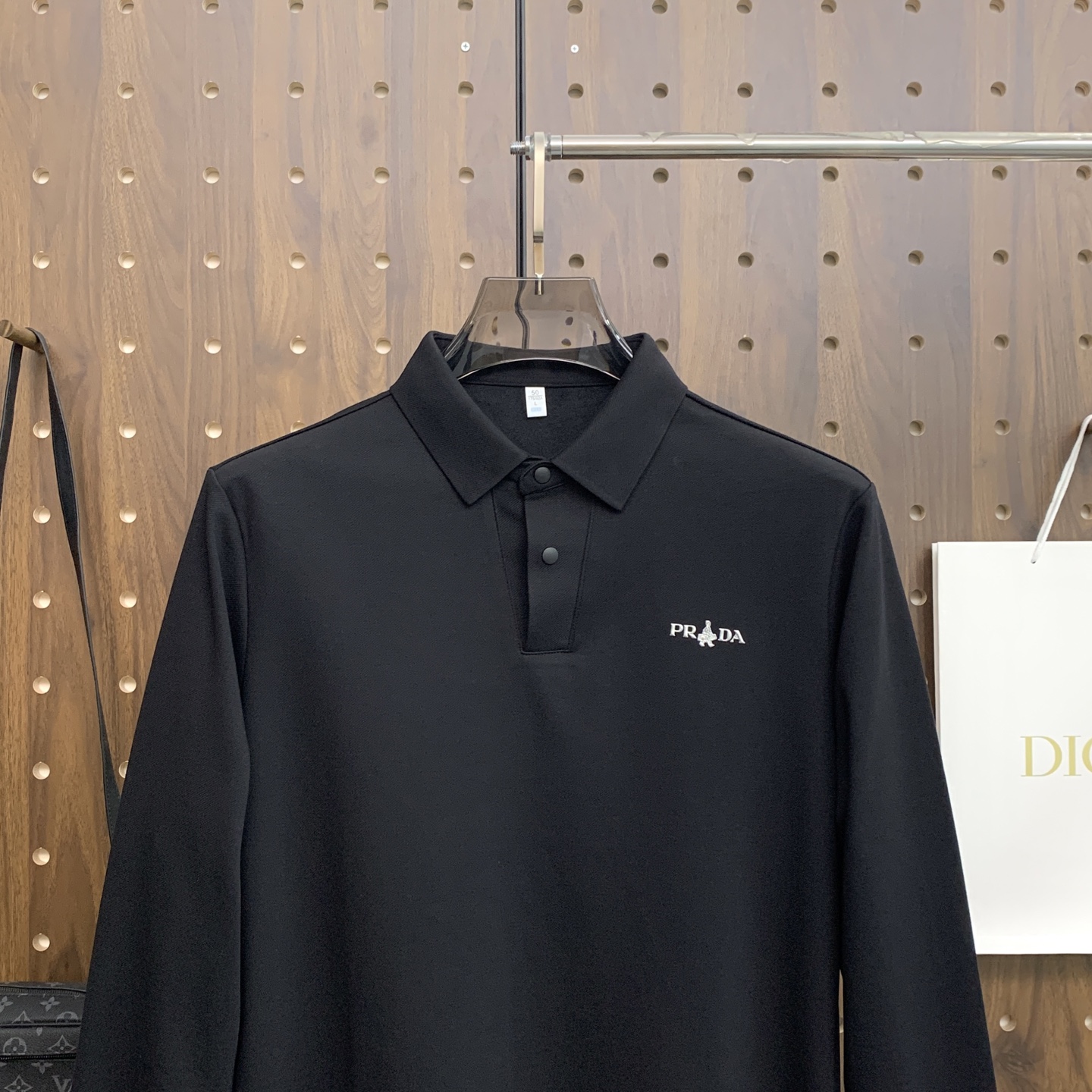 🌾P普拉达秋冬25SS【新品】新款长袖翻领T恤Polo，最高版本客供定制高端朱地面料简单时尚款，拼色螺纹