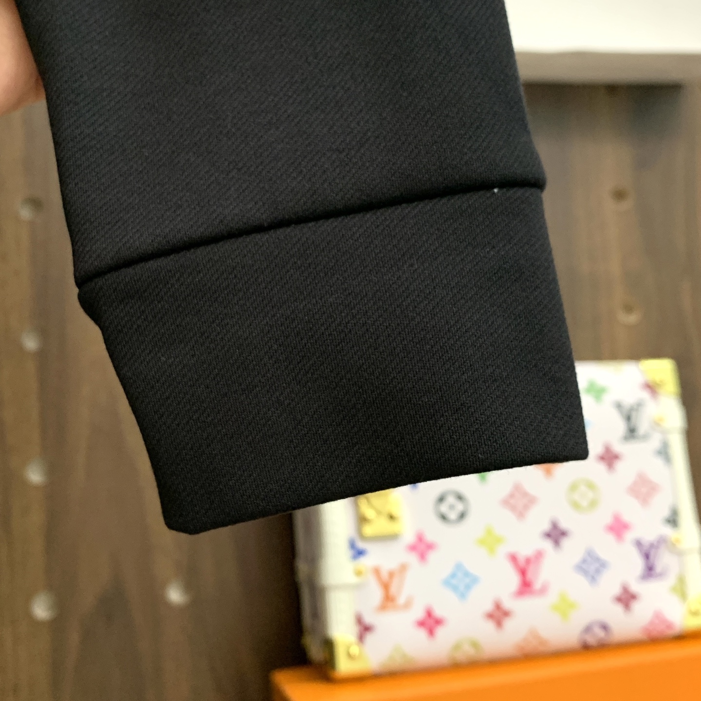 🌾P普拉达秋冬25SS【新品】新款长袖翻领T恤Polo，最高版本客供定制高端朱地面料简单时尚款，拼色螺纹