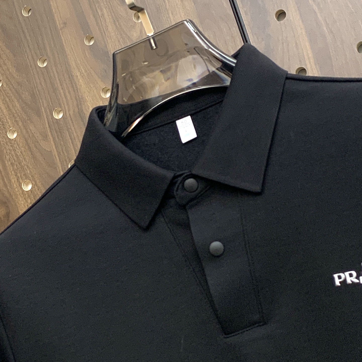 🌾P普拉达秋冬25SS【新品】新款长袖翻领T恤Polo，最高版本客供定制高端朱地面料简单时尚款，拼色螺纹