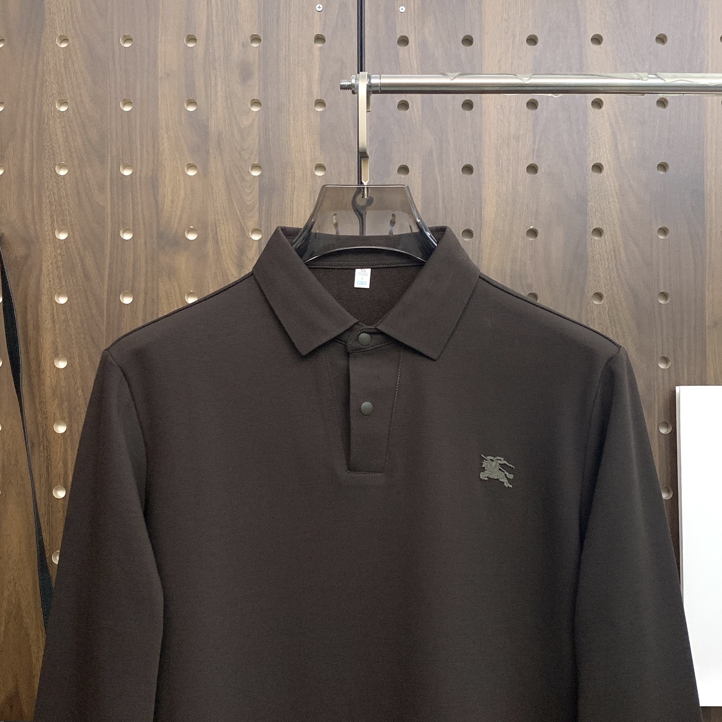 🌾P巴宝莉秋冬25SS【新品】新款长袖翻领T恤Polo，最高版本客供定制高端朱地面料简单时尚款，拼色螺纹