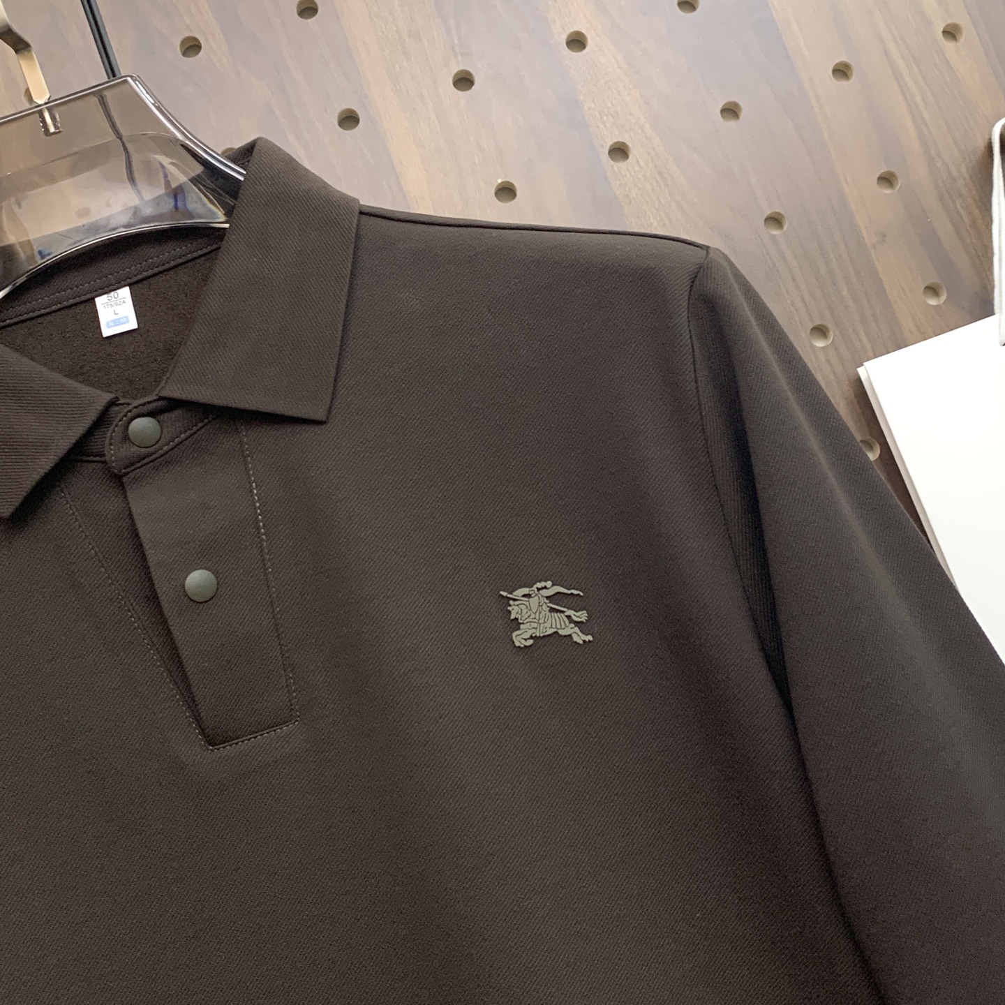 🌾P巴宝莉秋冬25SS【新品】新款长袖翻领T恤Polo，最高版本客供定制高端朱地面料简单时尚款，拼色螺纹