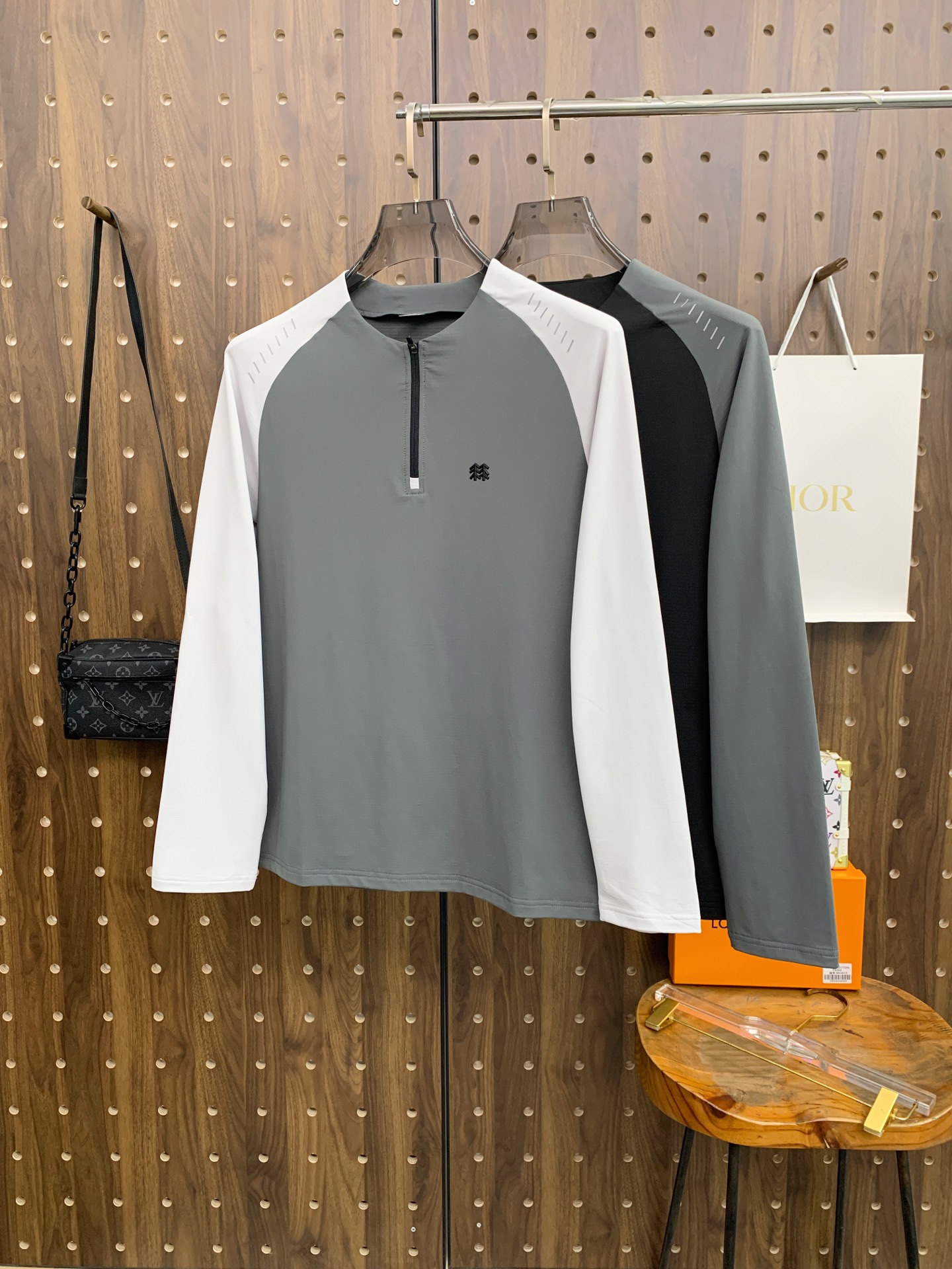 NO:608621,Kelong Autumn and Winter 25SS [New Product] The highest version of the new long-sleeved round neck T-shirt is custom-made with high-end vermilion fabric, simple and fashionable, and the color-blocked threads are super beautiful!  Simple and elegant style with classic logo!  Full of high-end sense, can be worn in all seasons. Simple European style official website is selling sizes M-3XL, tees, t-shirts, alexander wang19860909可隆秋冬25SS【新品】新款长袖圆领T恤最高版本客供定制高端朱地面料简单时尚款,拼色螺纹超级好看！经典logo简单大方的款式！满满的高级感,四季可穿.简欧风格官网在售码数M-3XL,,tees，t-shirt,alexander wang,Men's clothing