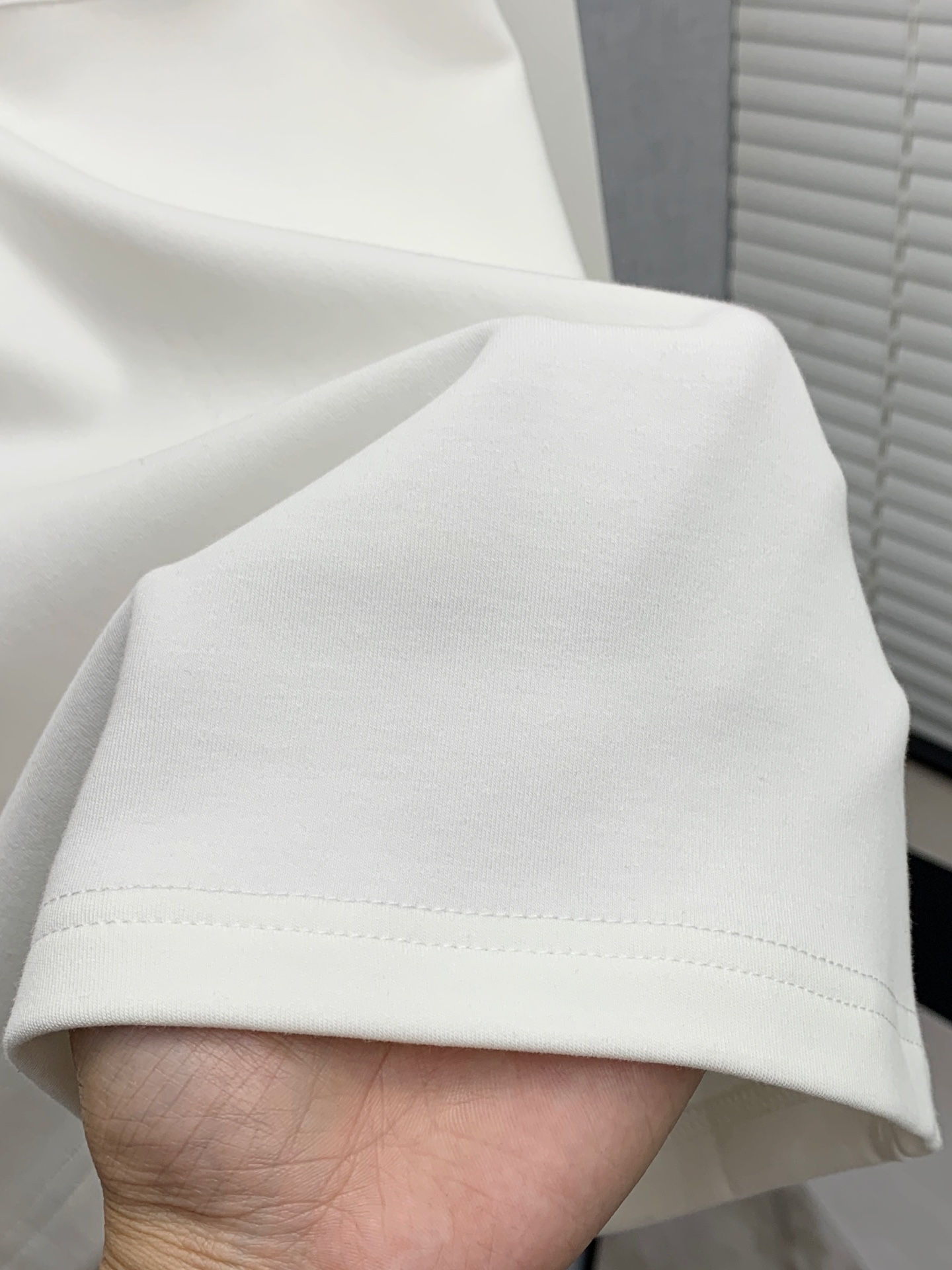 P蒙口25ss秋季【新品】新款贸易订单圆领长袖打底衫！长袖T恤网红款！上身舒适透气，不僵硬，整体有着丰富