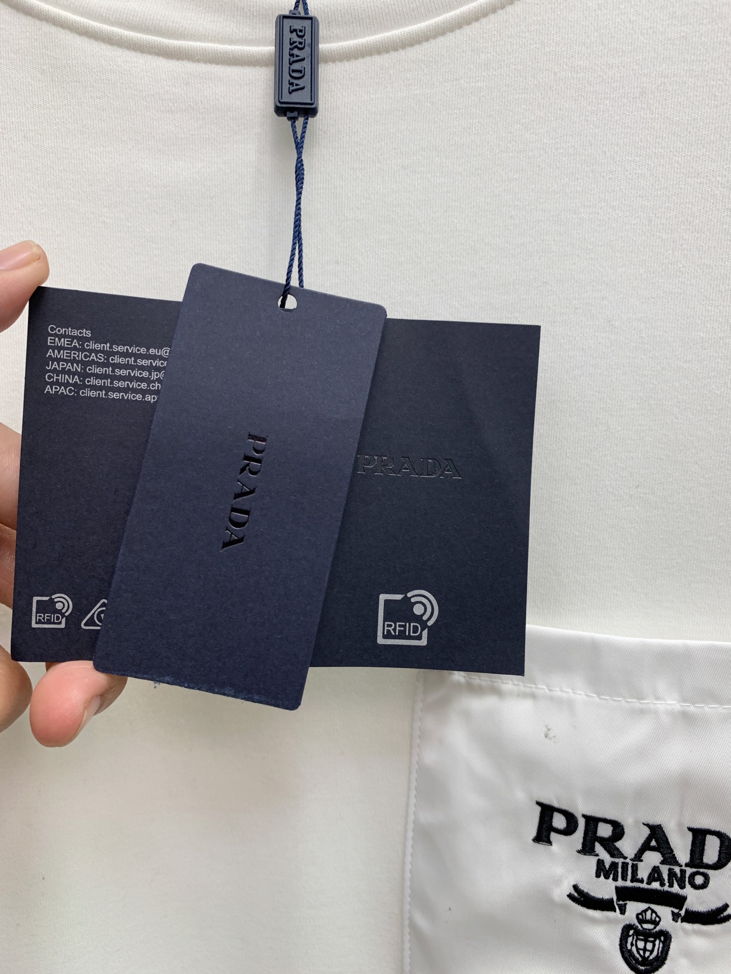 P普拉达25ss秋季【新品】新款贸易订单圆领长袖打底衫！长袖T恤网红款！上身舒适透气，不僵硬，整体有着丰