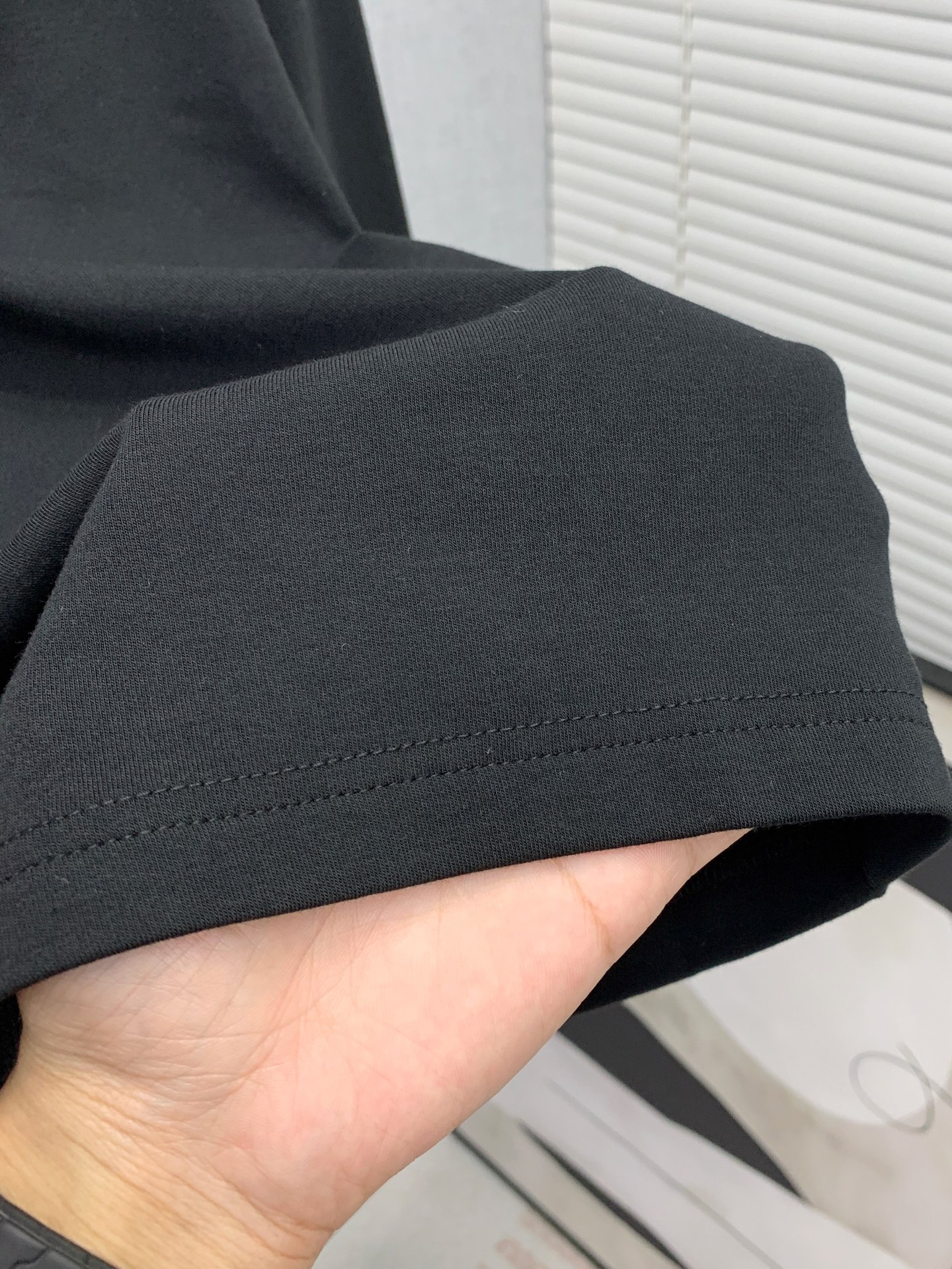 P巴宝莉25ss秋季【新品】新款贸易订单圆领长袖打底衫！长袖T恤网红款！上身舒适透气，不僵硬，整体有着丰