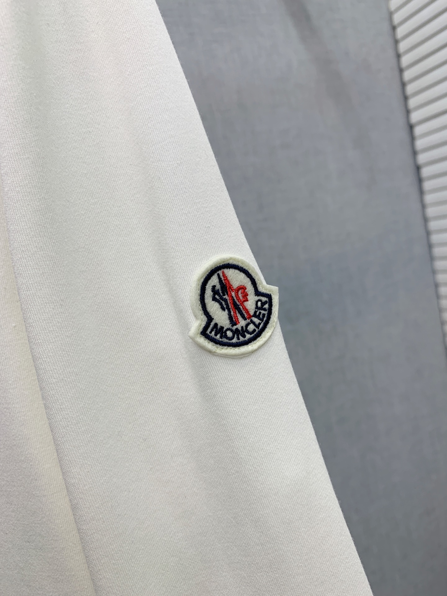 P蒙口25ss秋季【新品】新款贸易订单圆领长袖打底衫！长袖T恤网红款！上身舒适透气，不僵硬，整体有着丰富