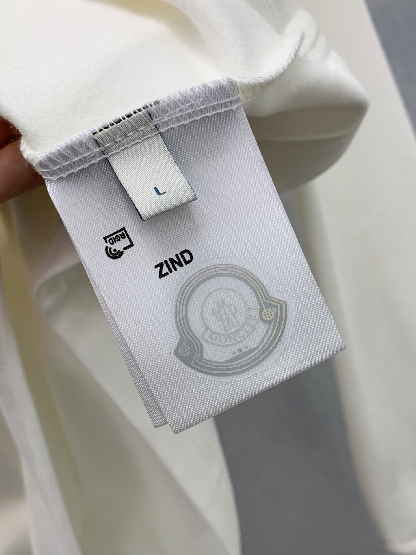 P蒙口25ss秋季【新品】新款贸易订单圆领长袖打底衫！长袖T恤网红款！上身舒适透气，不僵硬，整体有着丰富