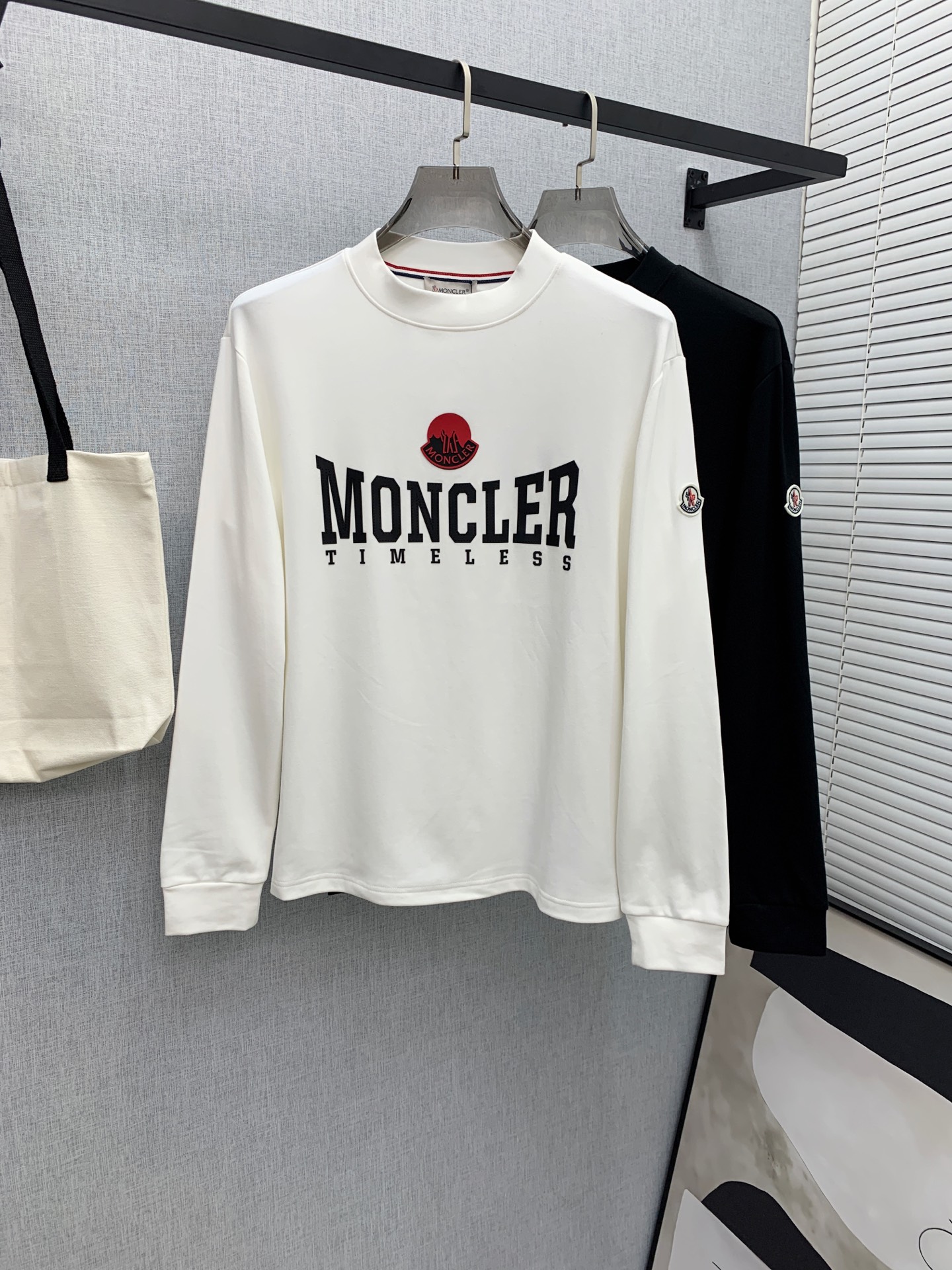 P蒙口25ss秋季【新品】新款贸易订单圆领长袖打底衫！长袖T恤网红款！上身舒适透气，不僵硬，整体有着丰富