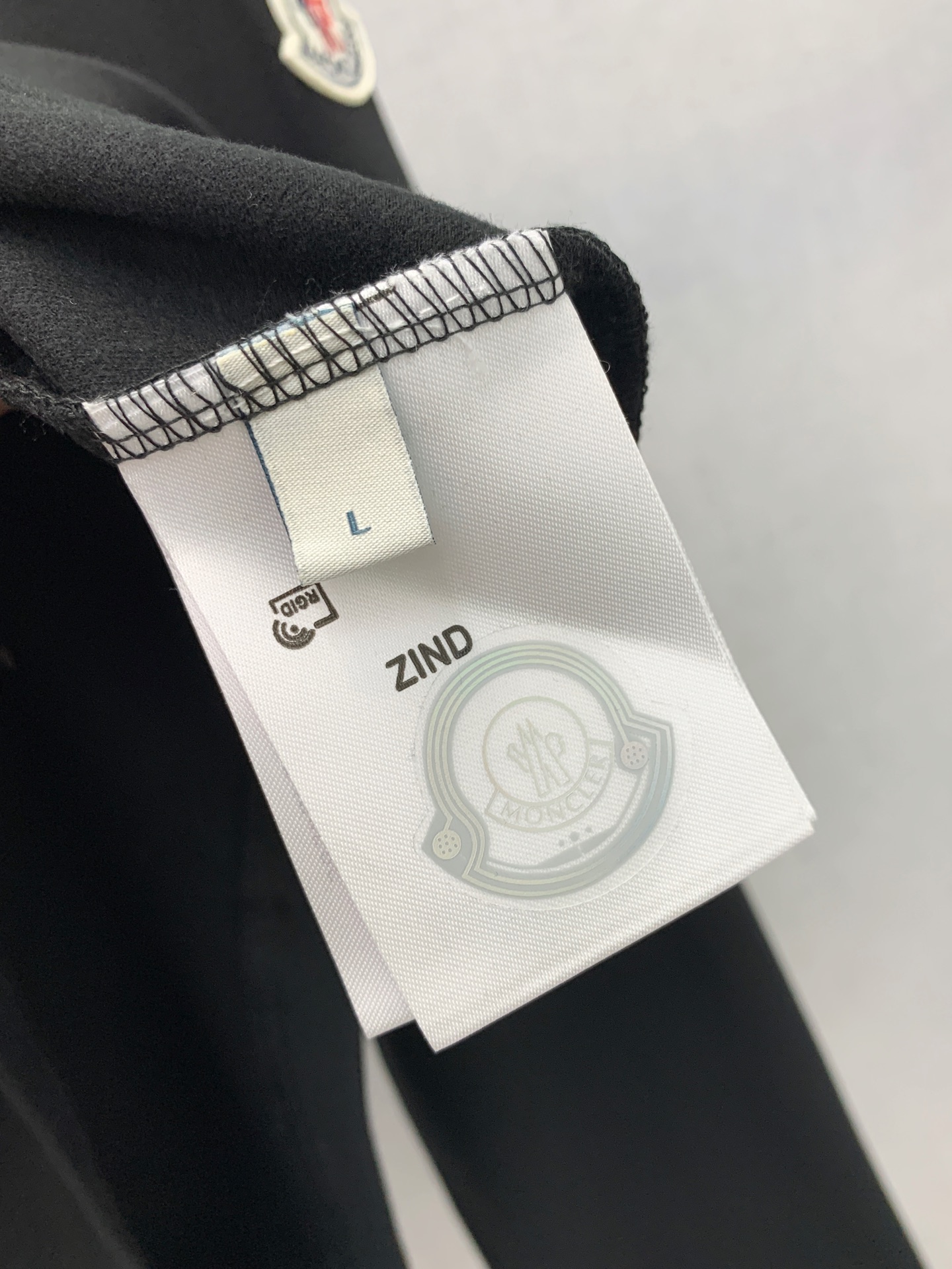 P蒙口25ss秋季【新品】新款贸易订单圆领长袖打底衫！长袖T恤网红款！上身舒适透气，不僵硬，整体有着丰富