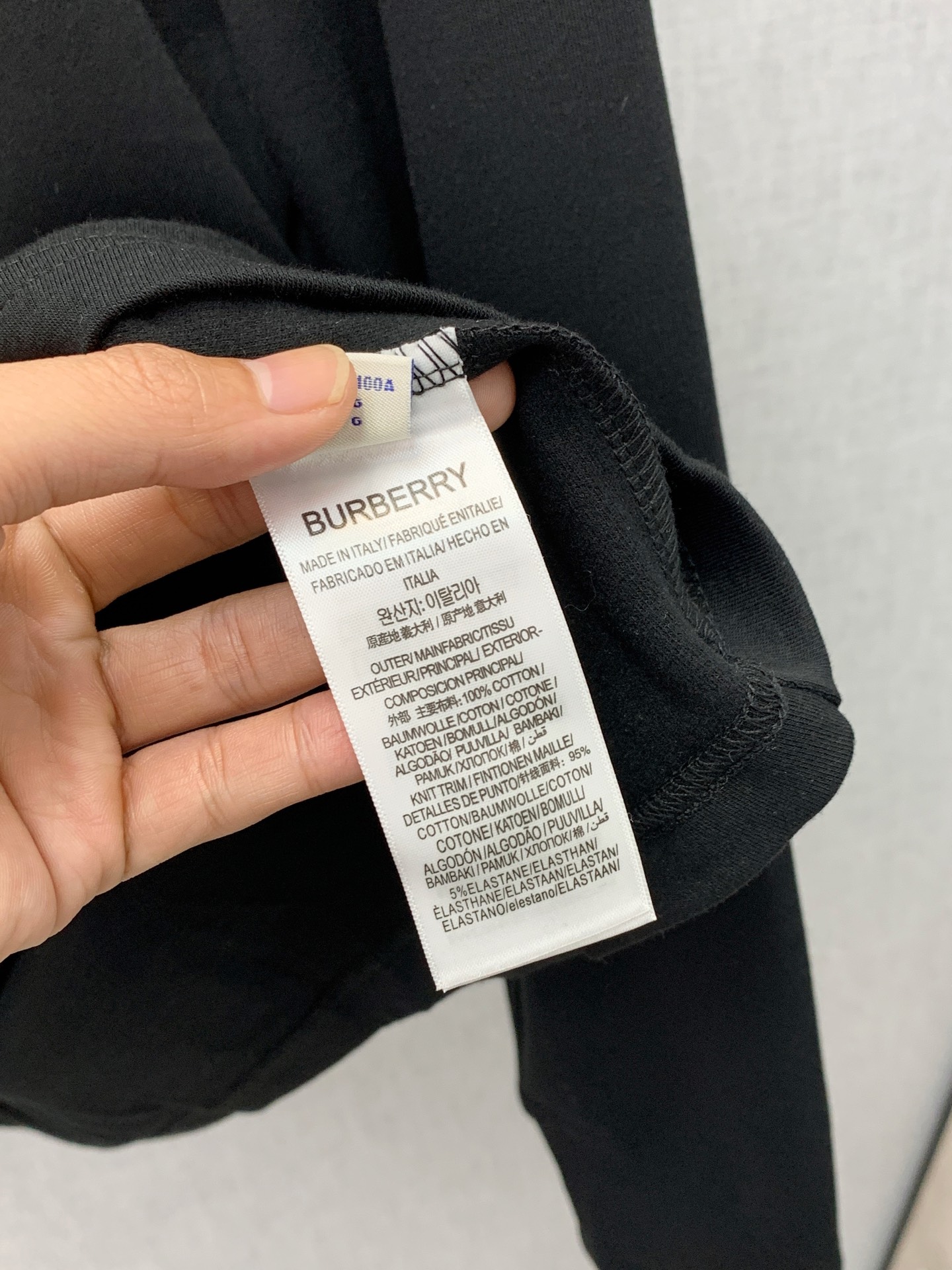 P巴宝莉25ss秋季【新品】新款贸易订单圆领长袖打底衫！长袖T恤网红款！上身舒适透气，不僵硬，整体有着丰