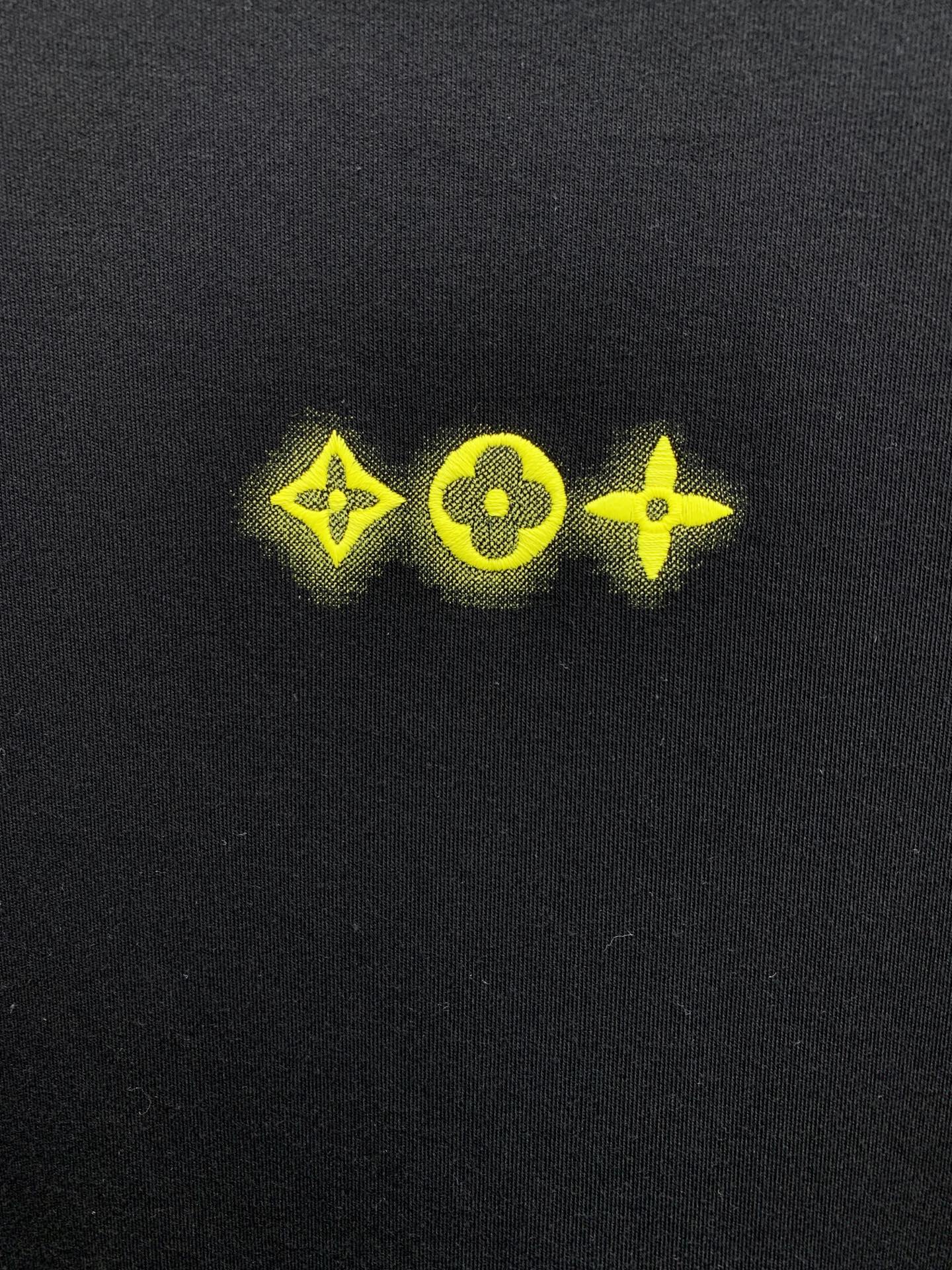 PLV 25ss秋季【新品】新款贸易订单圆领长袖打底衫！长袖T恤网红款！上身舒适透气，不僵硬，整体有着丰